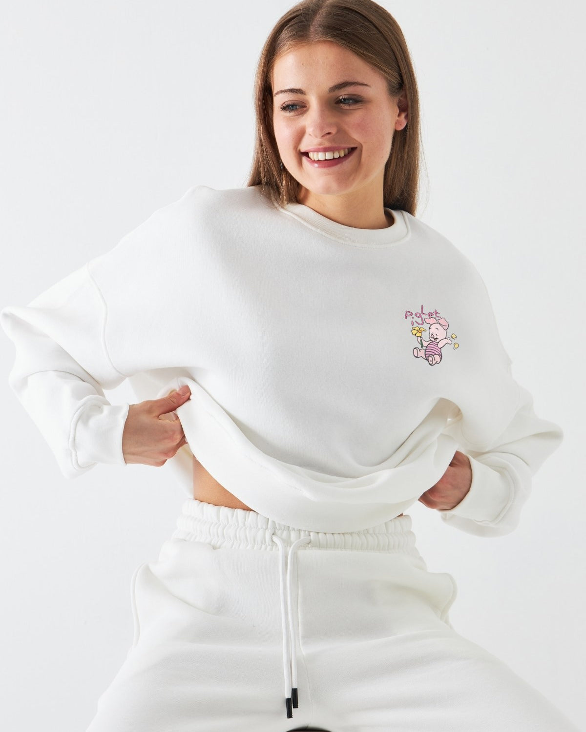 Kadın Oversize Sweatshirt Piglet Bloom Baskılı Beyaz – Bisiklet Yaka, 3 İplik Şardonlu Polar
