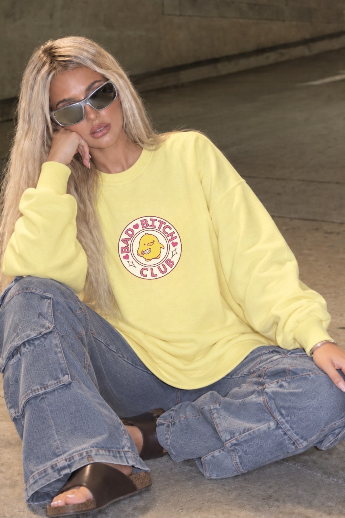 Kadın Oversize Sweatshirt Elbise Bad Club Baskılı Sarı – Bisiklet Yaka, 3 İplik Şardonlu Polar
