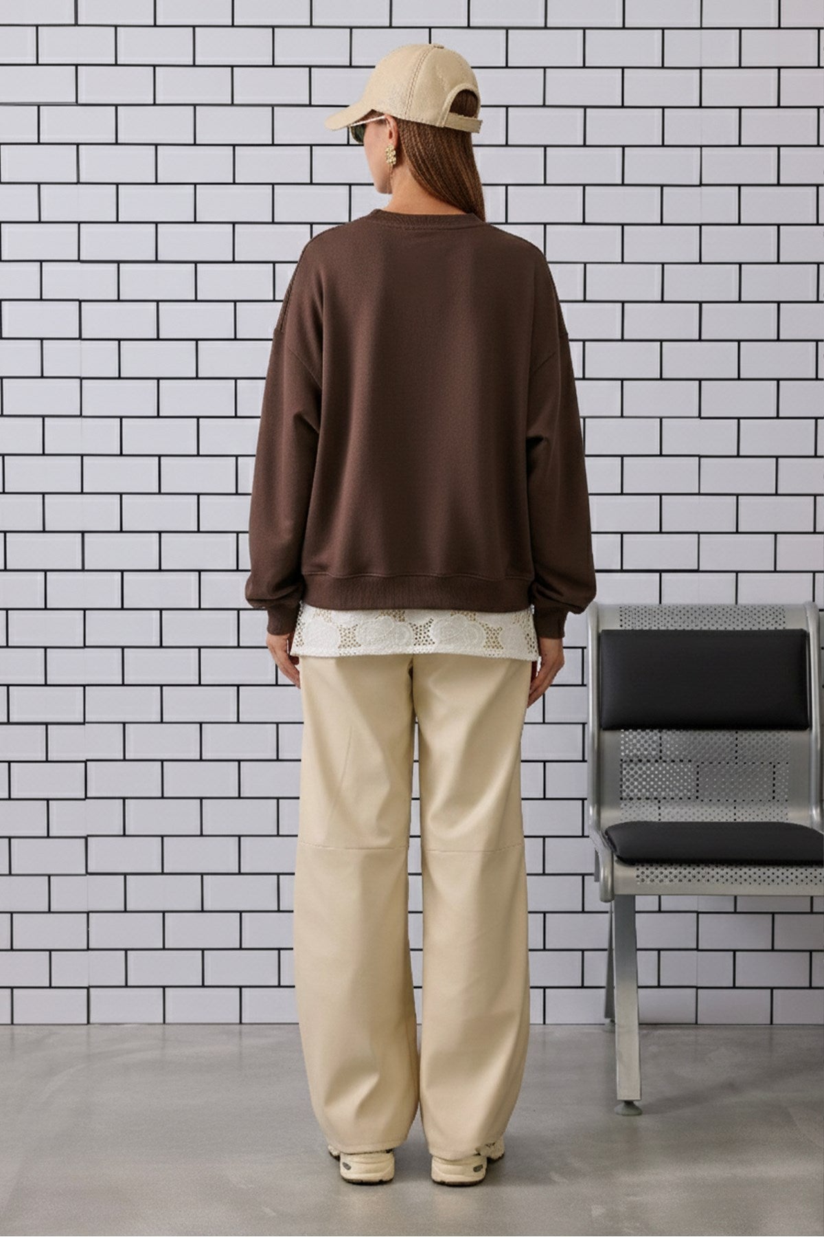 Kadın Oversize Sweatshirt Preppy Girl Bear Baskılı Kahverengi – Bisiklet Yaka, 3 İplik Şardonlu Polar