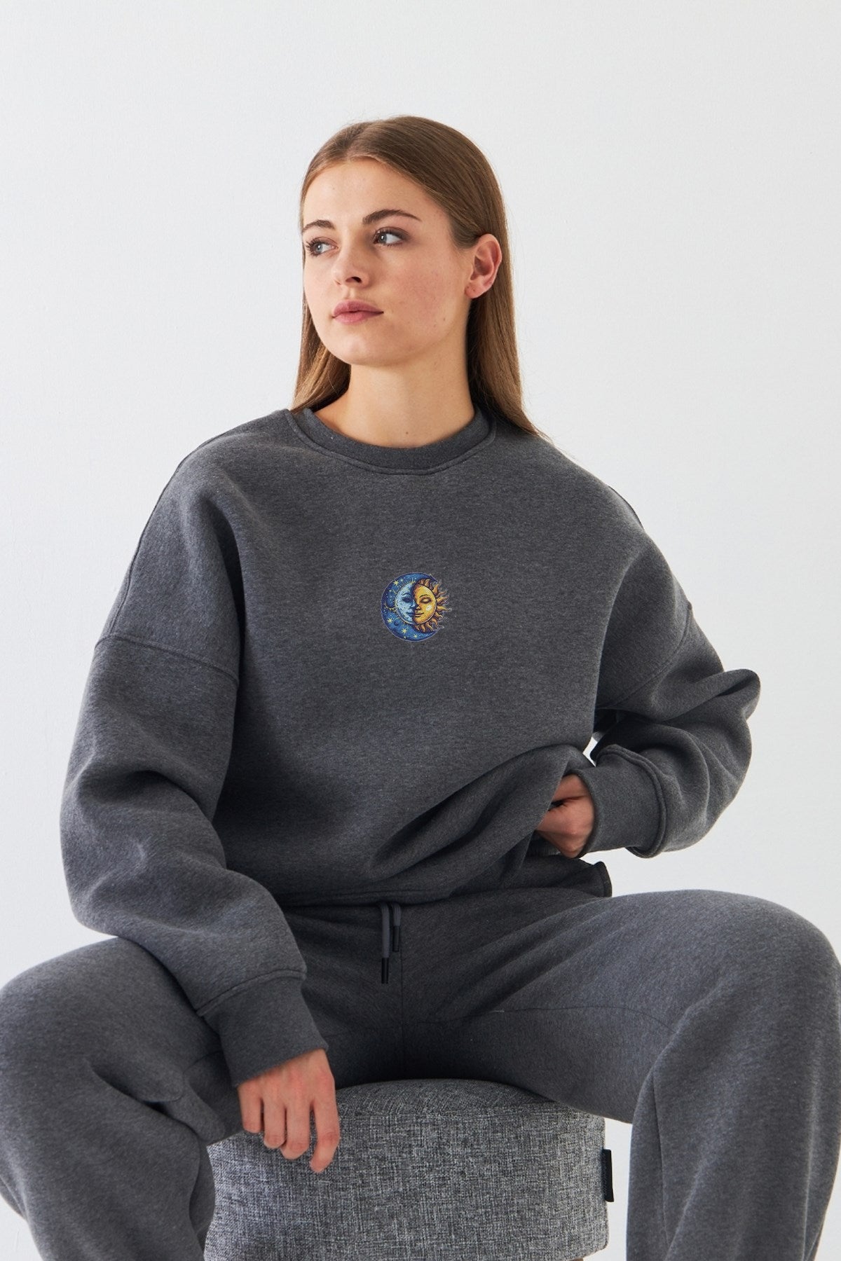 Kadın Oversize Sweatshirt Sun & Moon Baskılı Füme Melanj – Bisiklet Yaka, 3 İplik Şardonlu Polar
