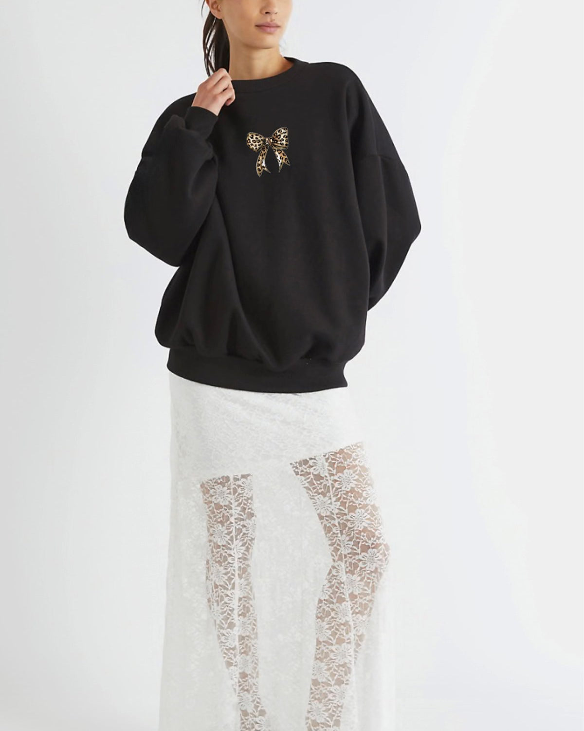 Kadın Oversize Sweatshirt Leo Kurdele Baskılı Siyah – Bisiklet Yaka, 3 İplik Şardonlu Polar