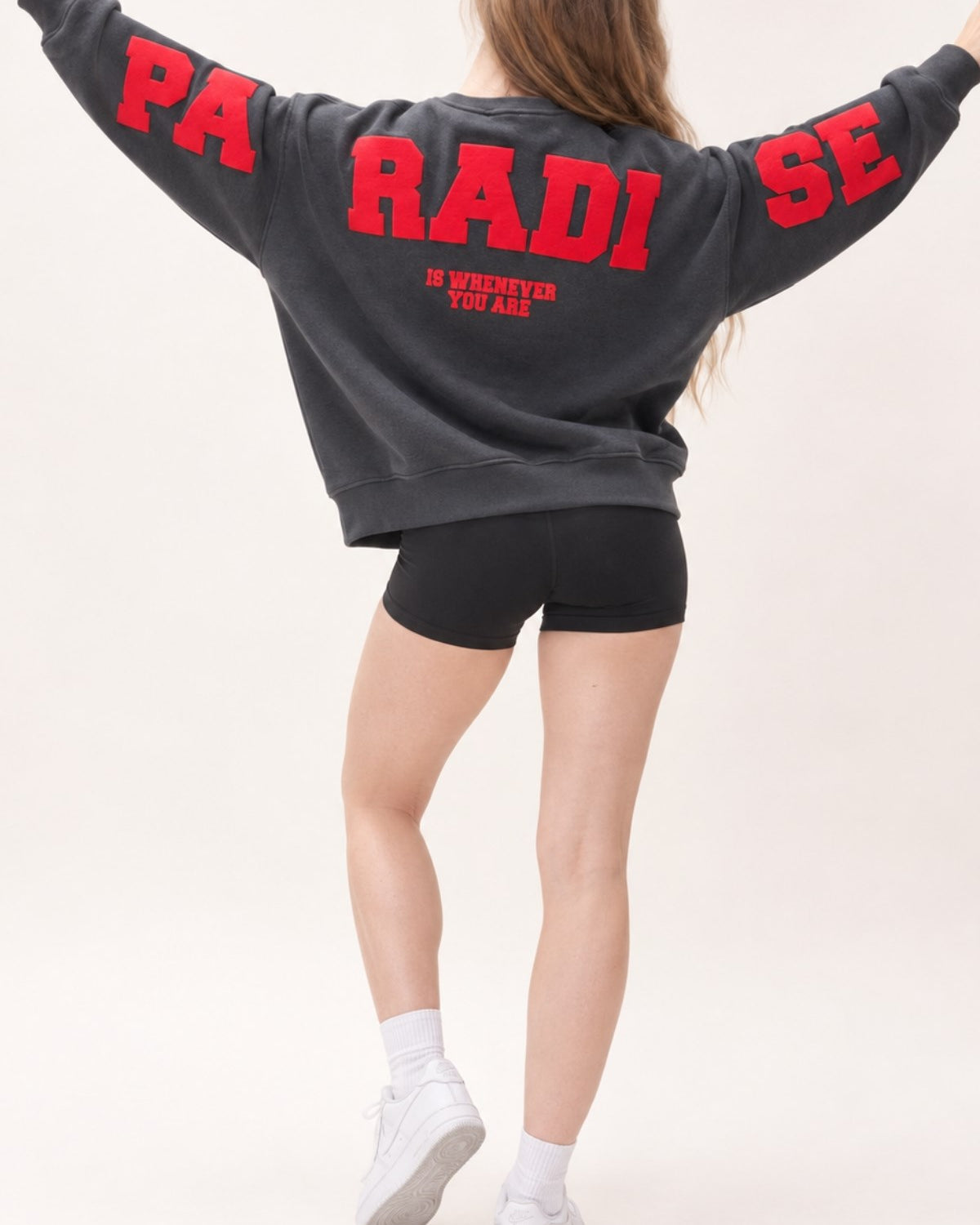 Kadın Oversize Sweatshirt Paradise Varsity Kabartma Baskılı Füme – Bisiklet Yaka, 3 İplik Şardonlu Polar