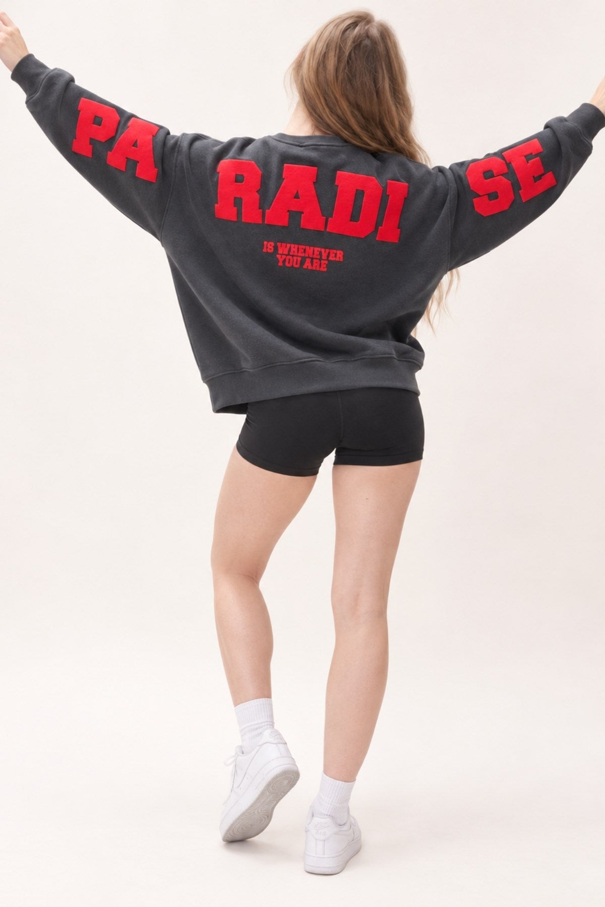 Kadın Oversize Sweatshirt Paradise Varsity Kabartma Baskılı Füme – Bisiklet Yaka, 3 İplik Şardonlu Polar