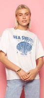 Kadın Oversize Tişört Sea Shell Lover Baskılı Beyaz – Bisiklet Yaka, %100 Pamuk Compact Süprem 24/1