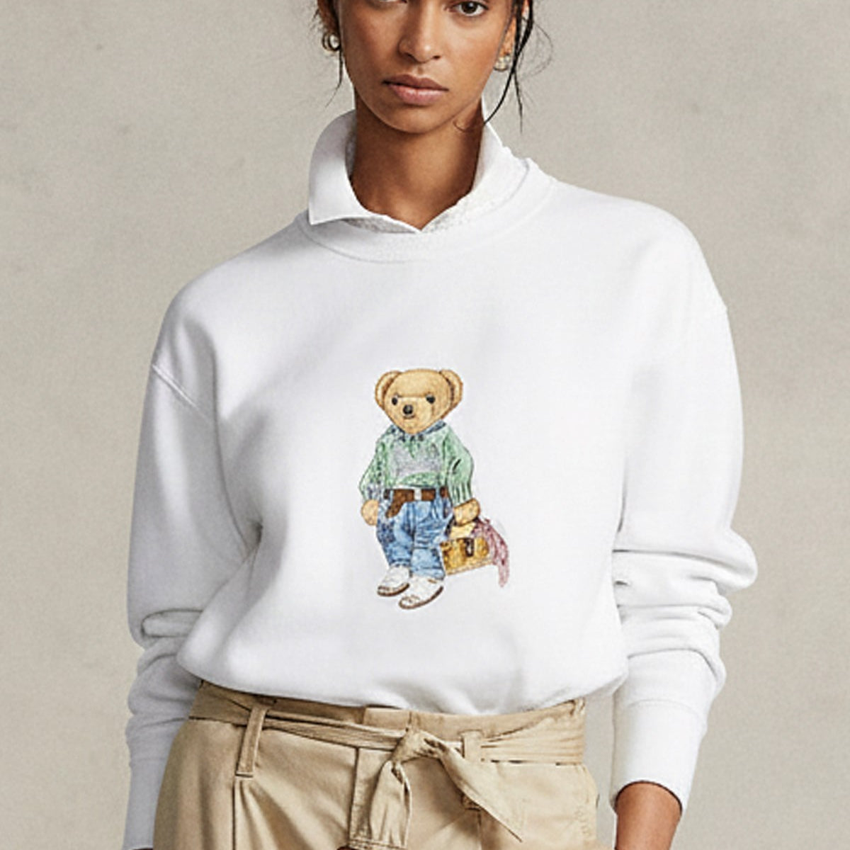 Kadın Oversize Sweatshirt Weekend Bear Baskılı Beyaz – Bisiklet Yaka, 3 İplik Şardonlu