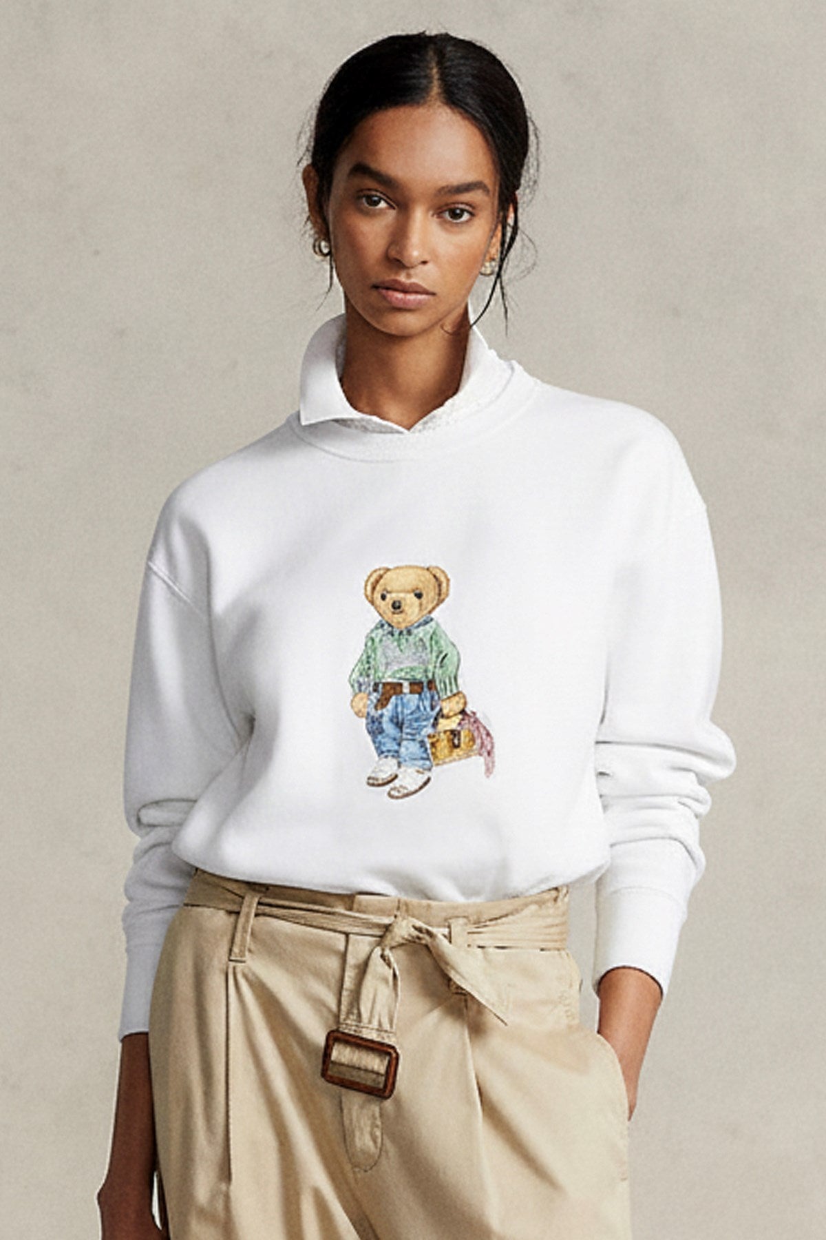 Kadın Oversize Sweatshirt Weekend Bear Baskılı Beyaz – Bisiklet Yaka, 3 İplik Şardonlu