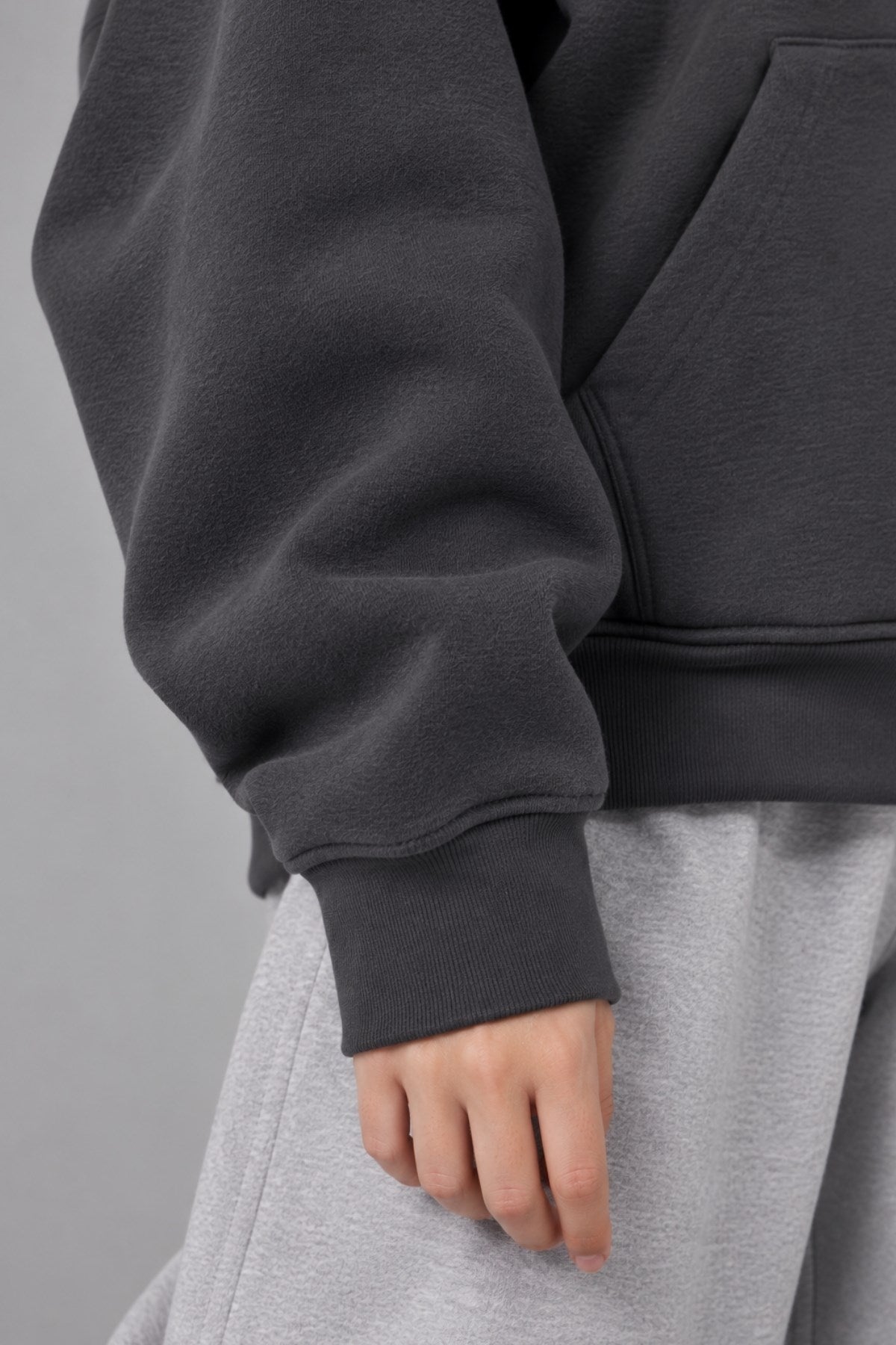 Kız Çocuk Oversize Basic Hoodie Sweatshirt Füme – Kapüşonlu, Kanguru Cepli, 3 İplik Polar
