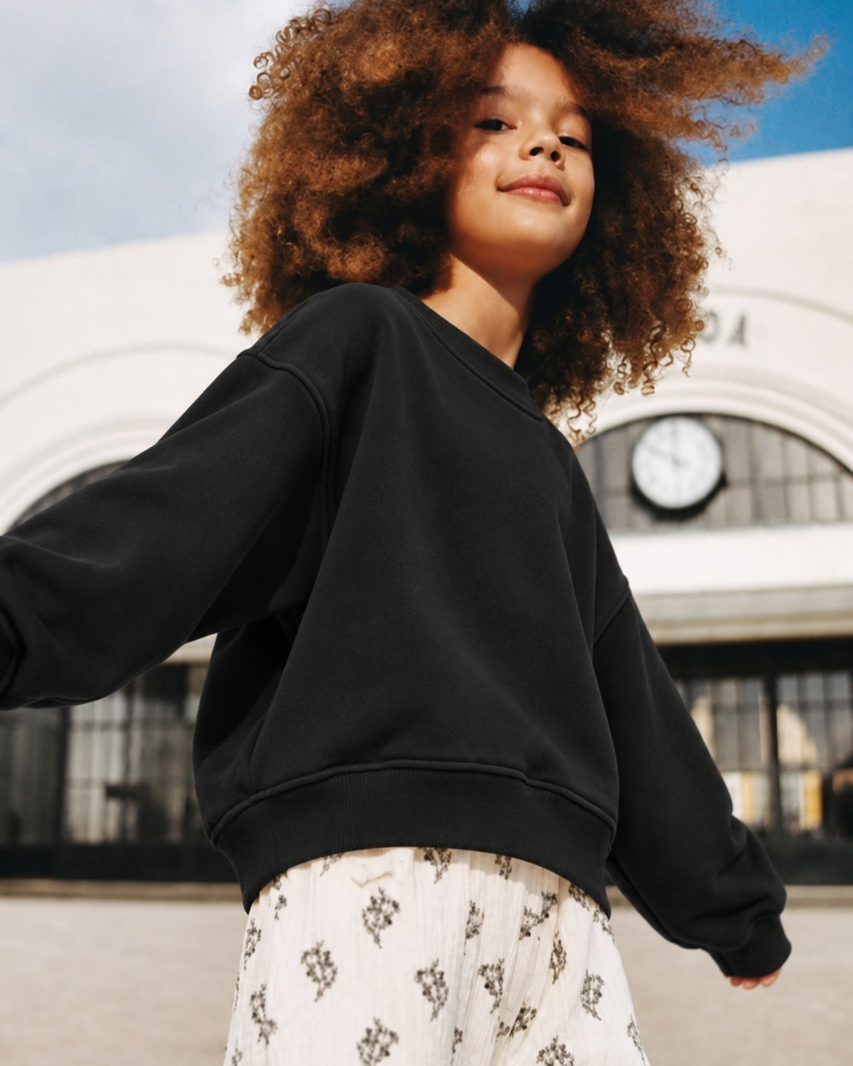 Kız Çocuk Oversize Sweatshirt Basic Siyah – Bisiklet yaka, 3 iplik şardonlu polar