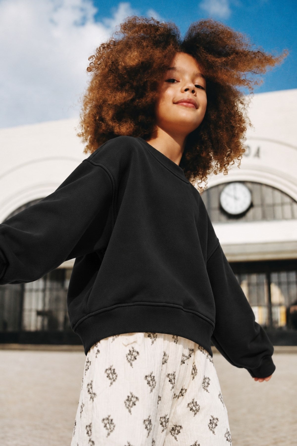 Kız Çocuk Oversize Sweatshirt Basic Siyah – Bisiklet yaka, 3 iplik şardonlu polar