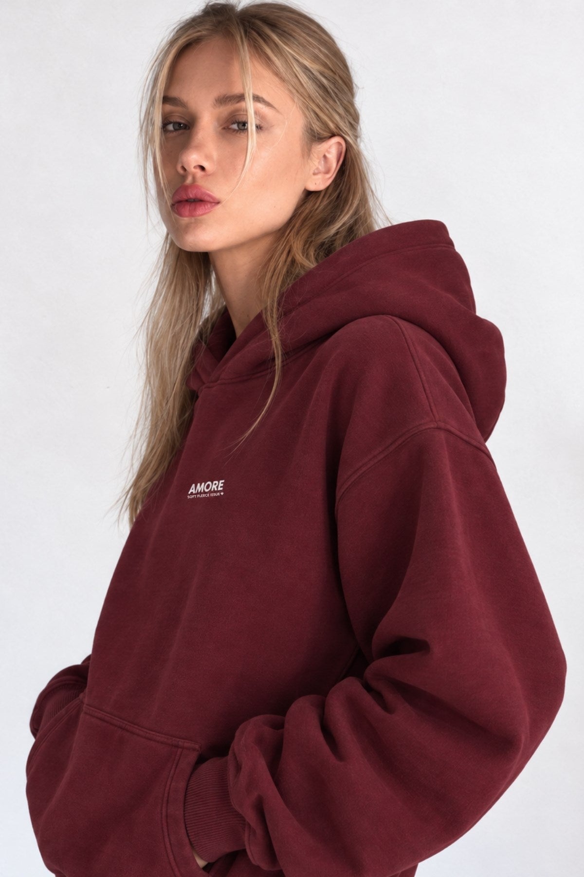 Kadın Oversize Hoodie Amore Baskılı Bordo – Kapüşonlu, Kanguru Cepli, 3 İplik Şardonlu Polar