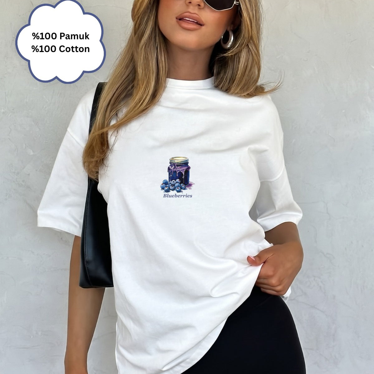 Kadın Oversize Tişört Blueberry Muse Baskılı Beyaz – Bisiklet Yaka, Rahat Kalıp, %100 Pamuk