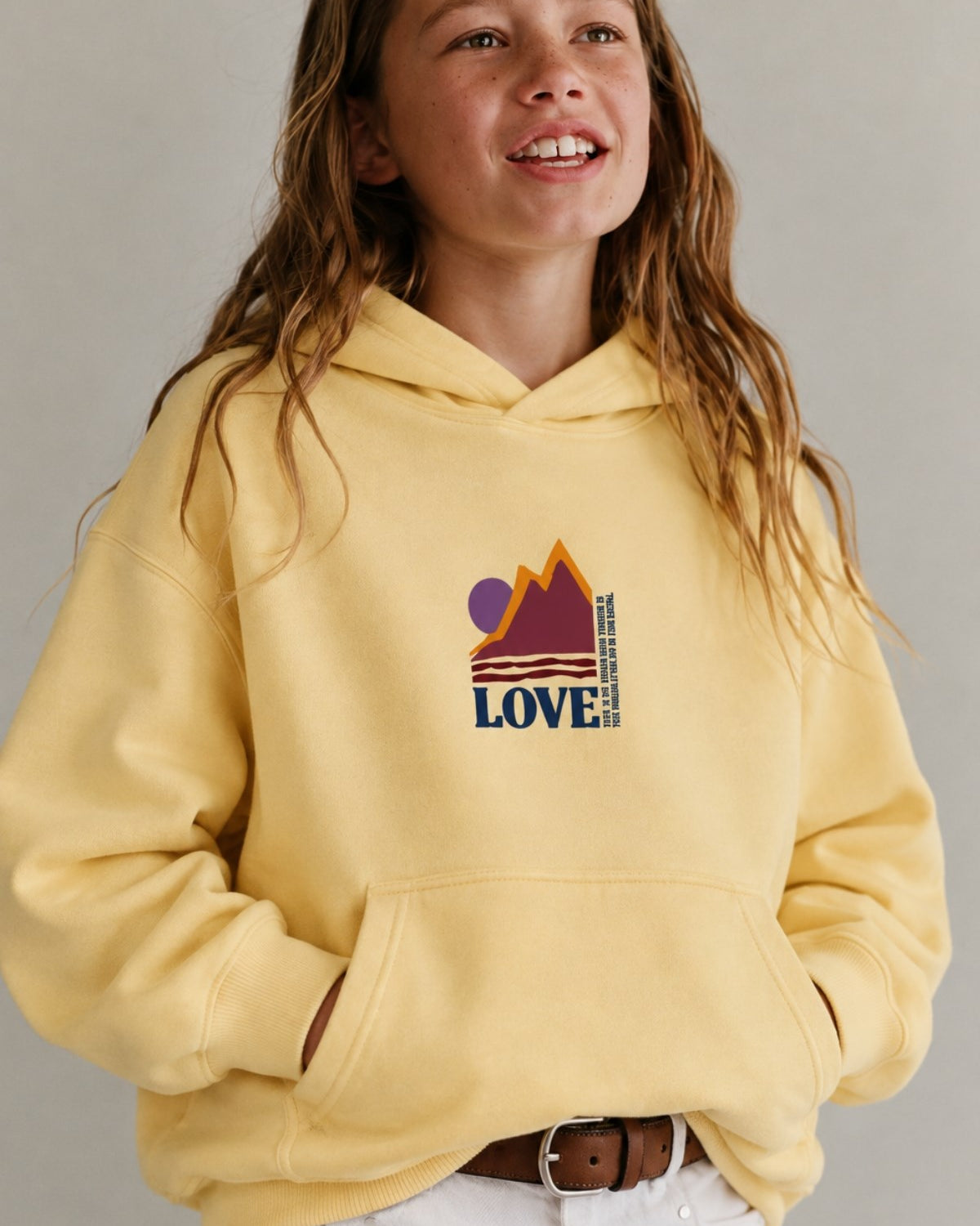 Kız Çocuk Oversize Hoodie Love Mount Baskılı Sarı – Kapüşonlu, Cepli, 3 İplik Polar