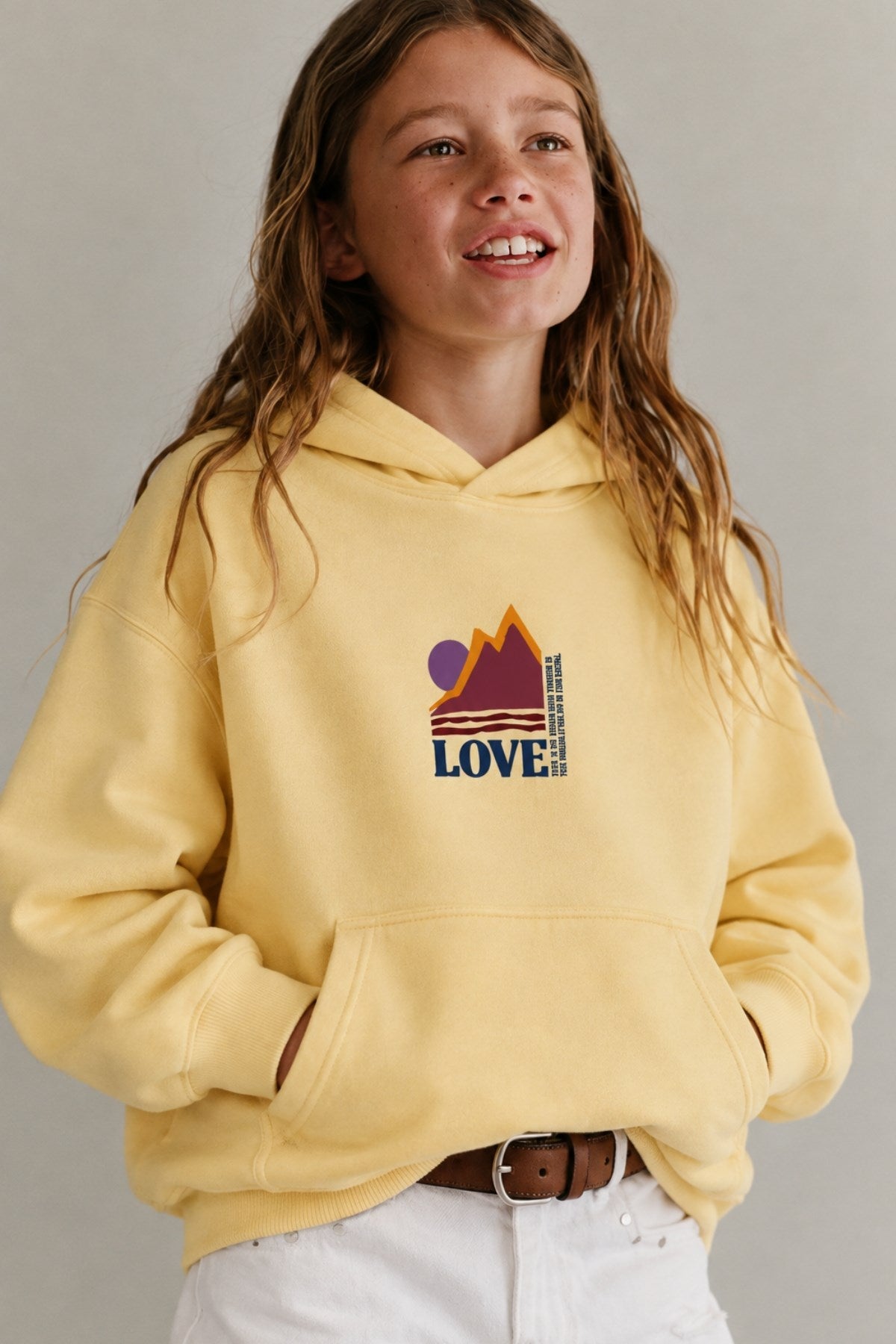 Kız Çocuk Oversize Hoodie Love Mount Baskılı Sarı – Kapüşonlu, Cepli, 3 İplik Polar