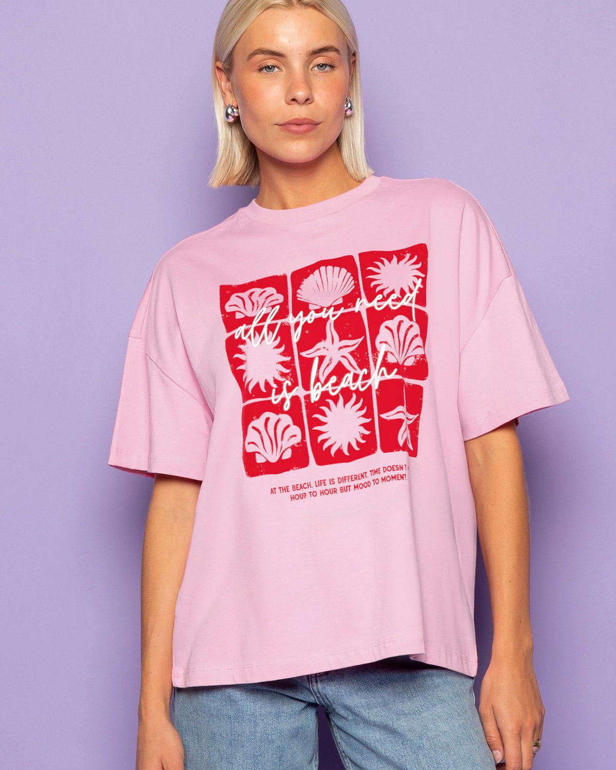 Kadın Oversize Tişört All You Need Is Beach Baskılı Pembe – %100 Pamuk Compact Süprem 24/1
