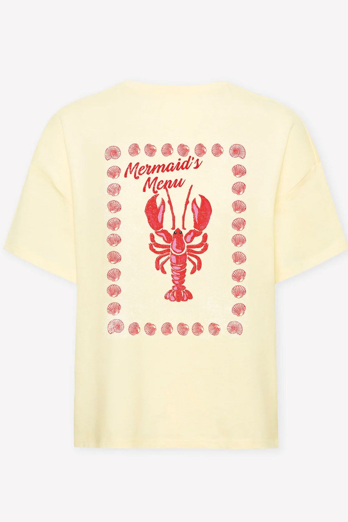 Kadın Oversize Tişört Mermaid’s Menu Baskılı Sarı – Bisiklet Yaka, %100 Pamuk Compact Süprem 24/1