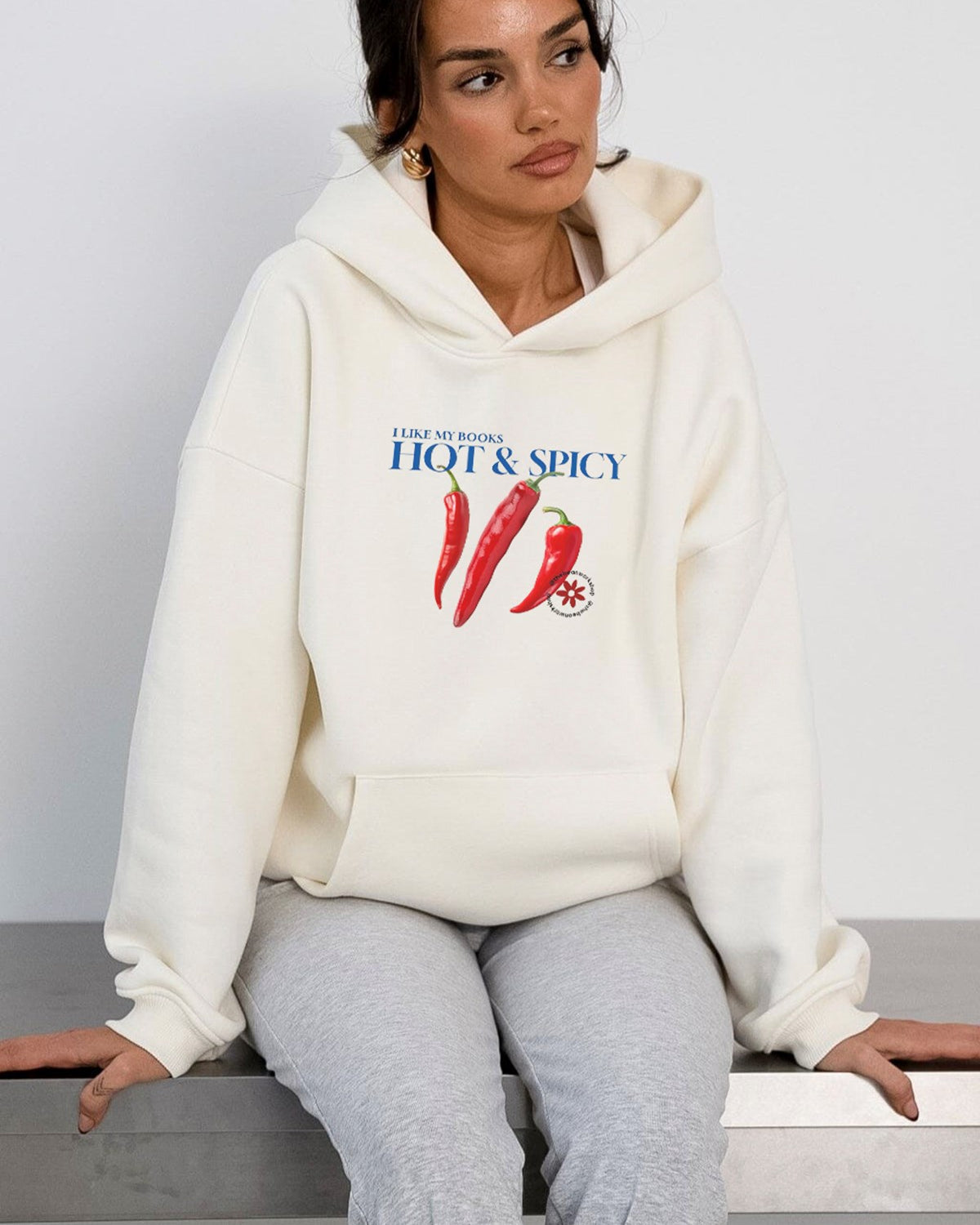 Kadın Oversize Sweatshirt Hoodie Hot & Spicy Baskılı Beyaz – Kapüşonlu, 3 İplik Şardonlu Polar