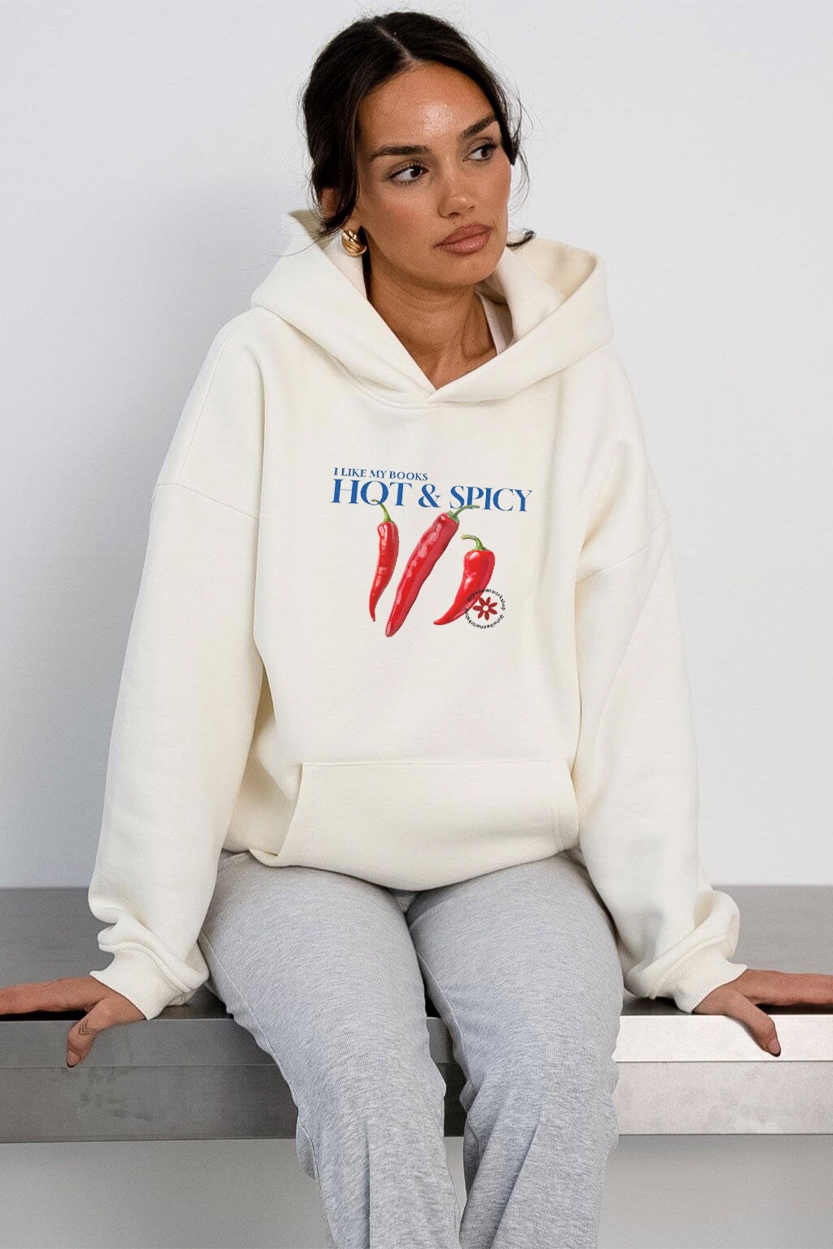 Kadın Oversize Sweatshirt Hoodie Hot & Spicy Baskılı Beyaz – Kapüşonlu, 3 İplik Şardonlu Polar