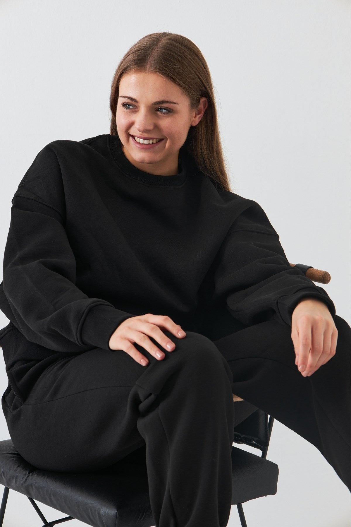Unisex Oversize Sweatshirt Basic Siyah – Bisiklet Yaka, 3 İplik Şardonlu Polar