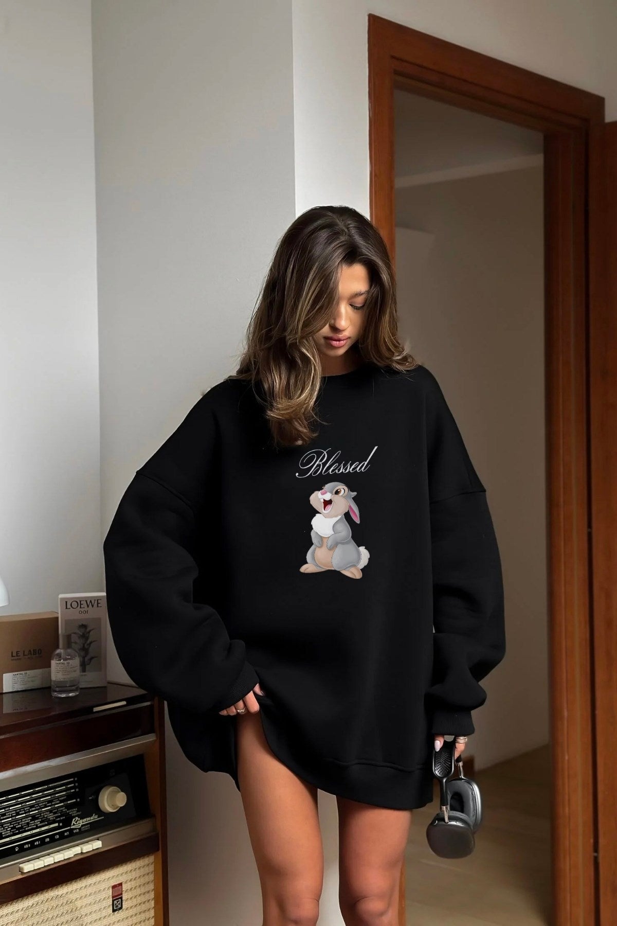 Kadın Oversize Sweatshirt Elbise Blessed Bunny Baskılı Siyah – Bisiklet Yaka, 3 İplik Şardonlu Polar