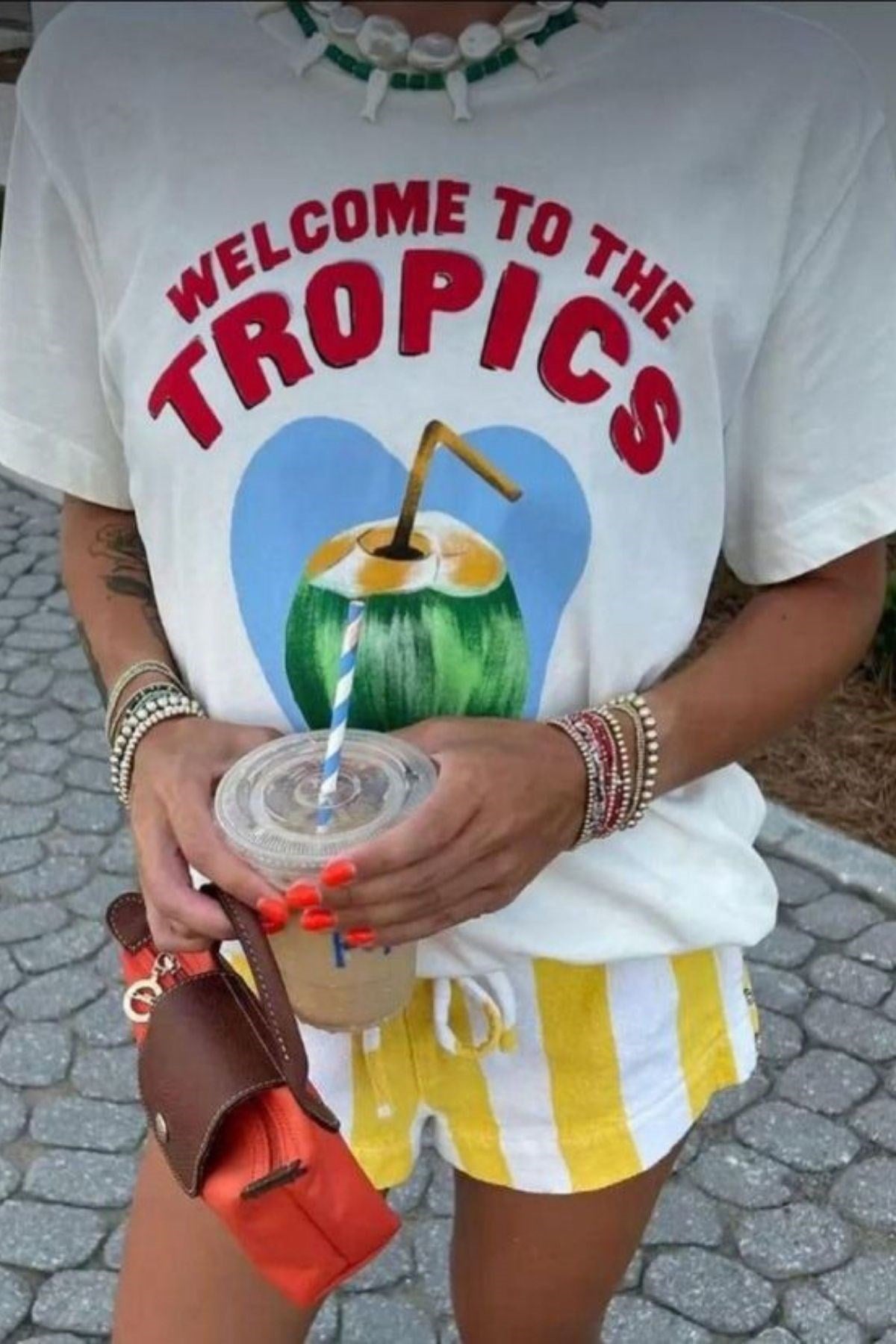 Kadın Beyaz Tişört – Tropikal Hindistan Cevizi Baskılı Welcome to The Tropics Yazlık Oversize
