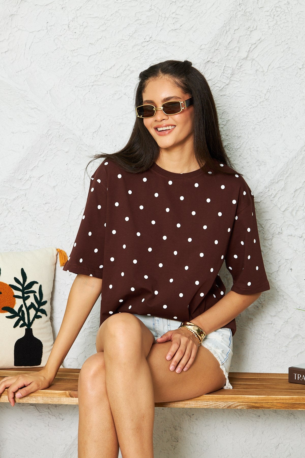 Kadın Oversize Tişört Polka Muse Puantiyeli Kahverengi – Bisiklet Yaka, Rahat Kalıp, %100 Pamuk