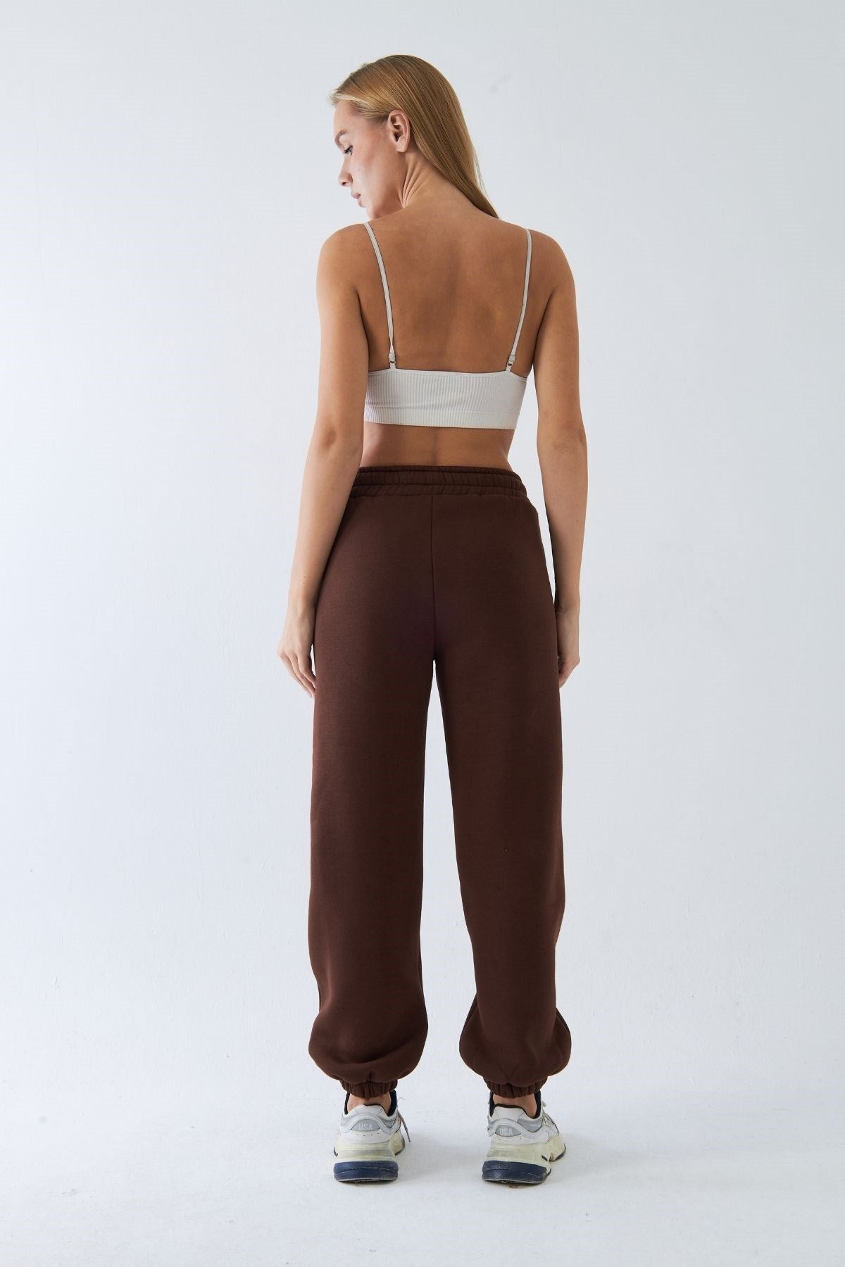 Oversize Unisex Eşofman Altı Kahverengi – 3 İplik Şardonlu, Paça-Bel Lastikli, Cepli, Rahat Kesim