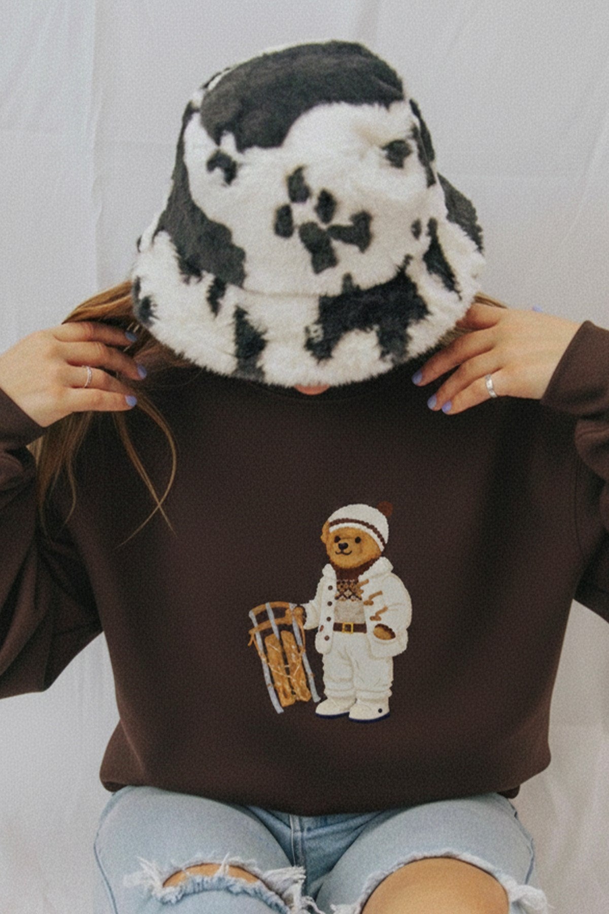 Kadın Oversize Sweatshirt Quiet Club 3D Baskılı Kahverengi – Bisiklet Yaka, 3 İplik Şardonlu Polar