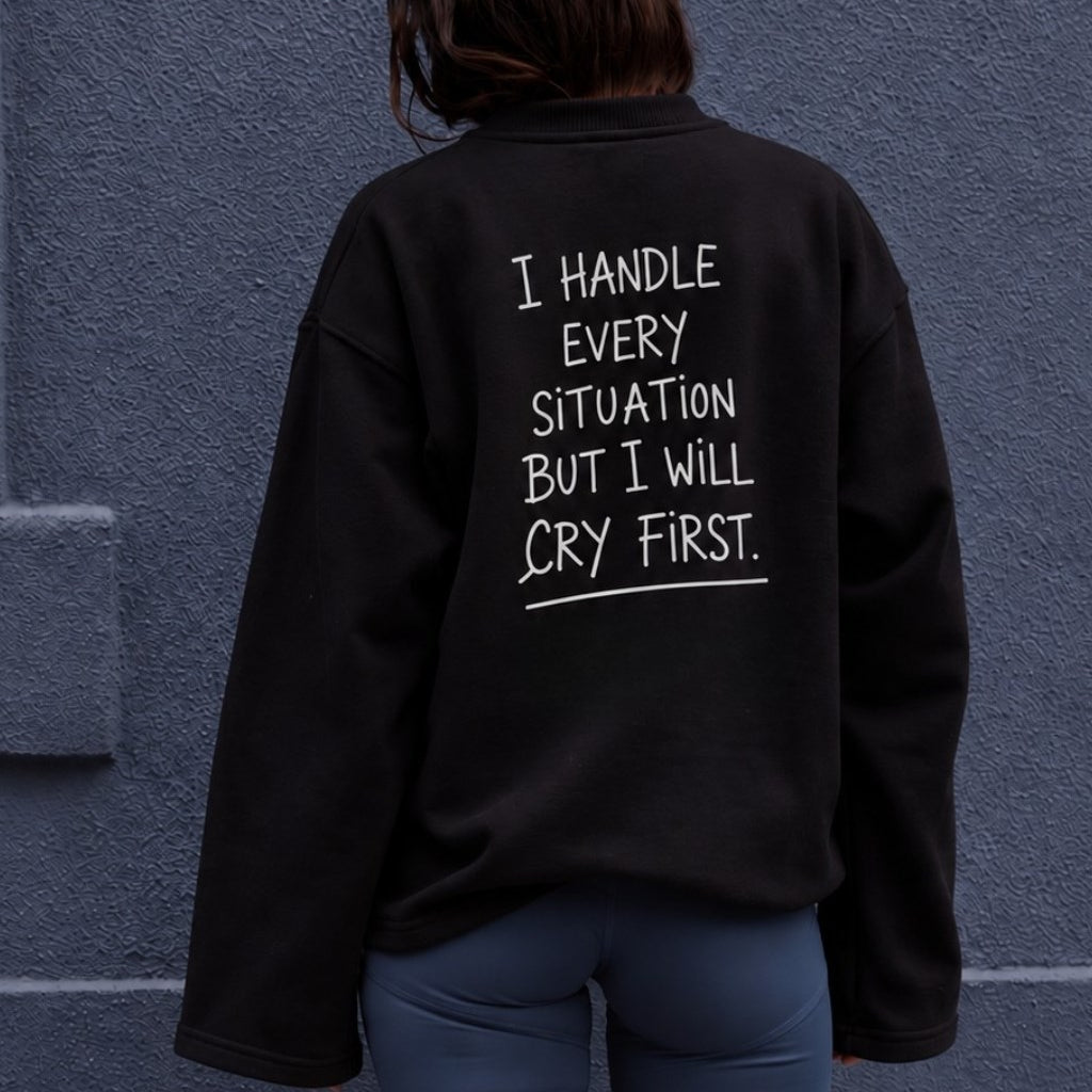 Kadın Relaxed Fit Sweatshirt Cry First Baskılı Siyah – Bisiklet Yaka, 3 İplik Şardonsuz, Düşük Omuz