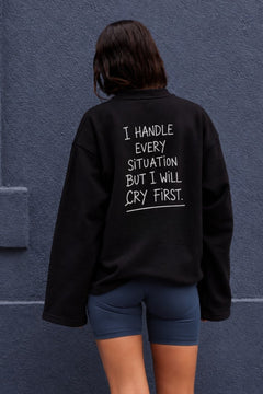 Kadın Relaxed Fit Sweatshirt Cry First Baskılı Siyah – Bisiklet Yaka, 3 İplik Şardonsuz, Düşük Omuz