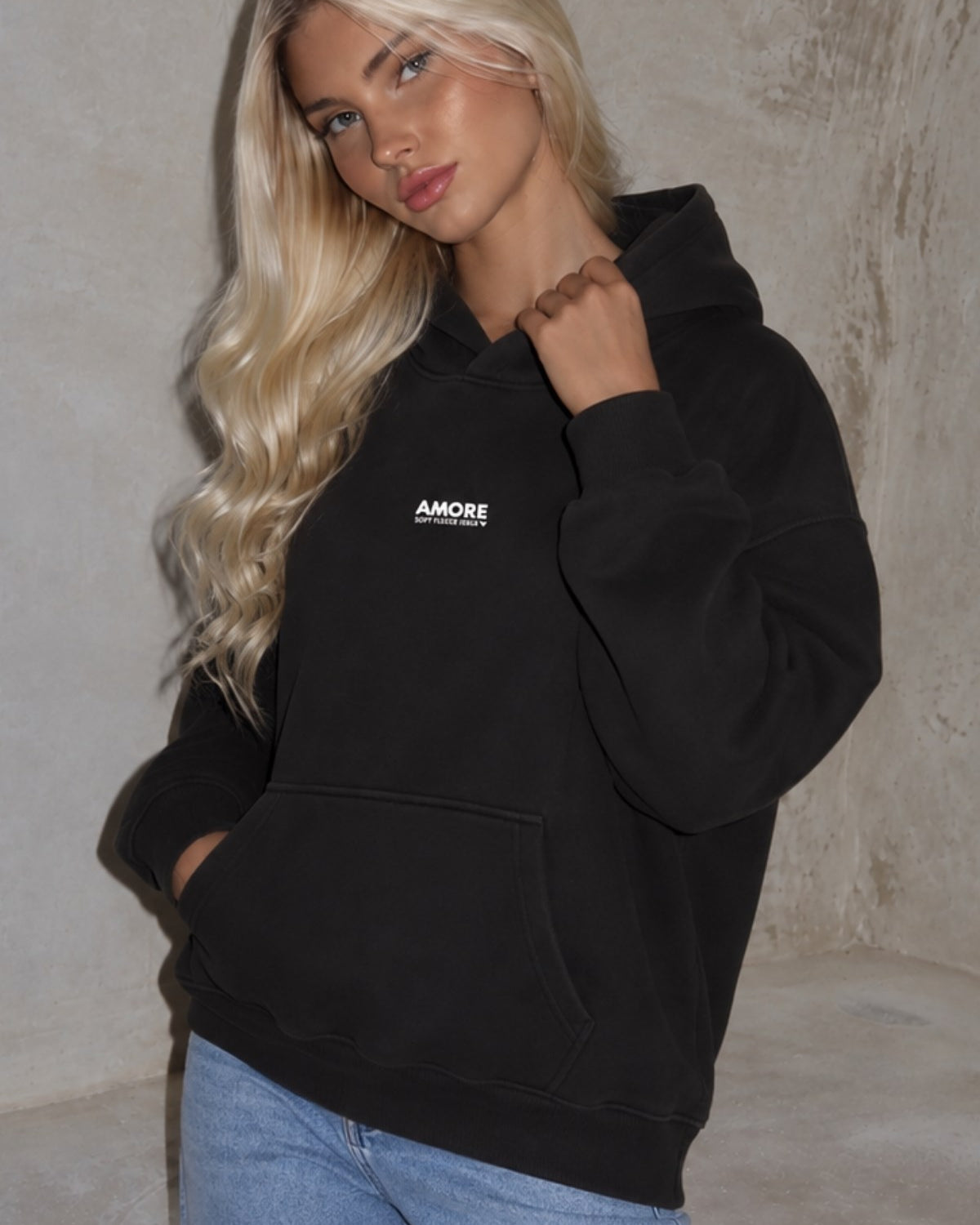 Kadın Oversize Hoodie Amore Baskılı Siyah – Kapüşonlu, Kanguru Cepli, 3 İplik Şardonlu Polar