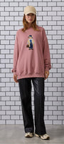 Kadın Oversize Sweatshirt Traveler Bear Baskılı Pembe – Bisiklet Yaka, 3 İplik Şardonlu Polar