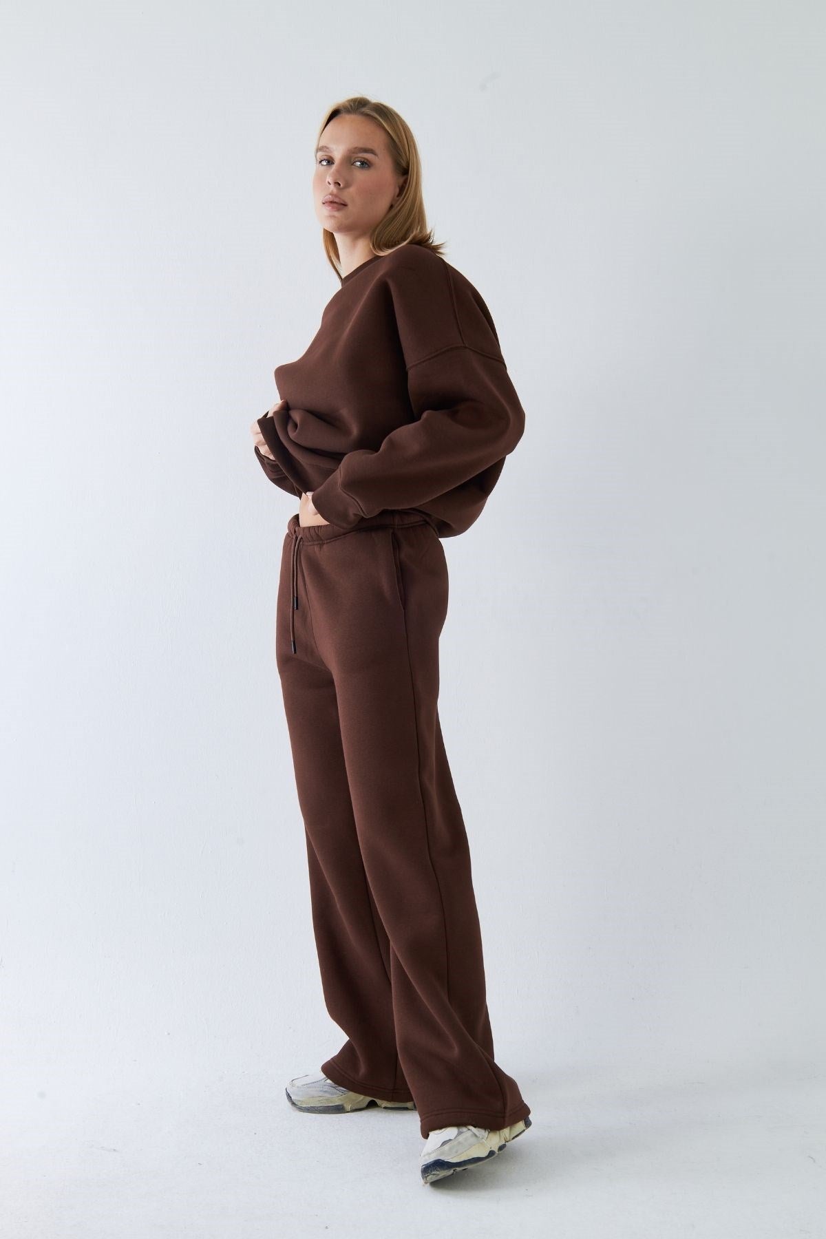 Unisex Oversize Eşofman Takımı Basic Kahverengi – Bisiklet Yaka, Bol Paça, 3 İplik Şardonlu Polar