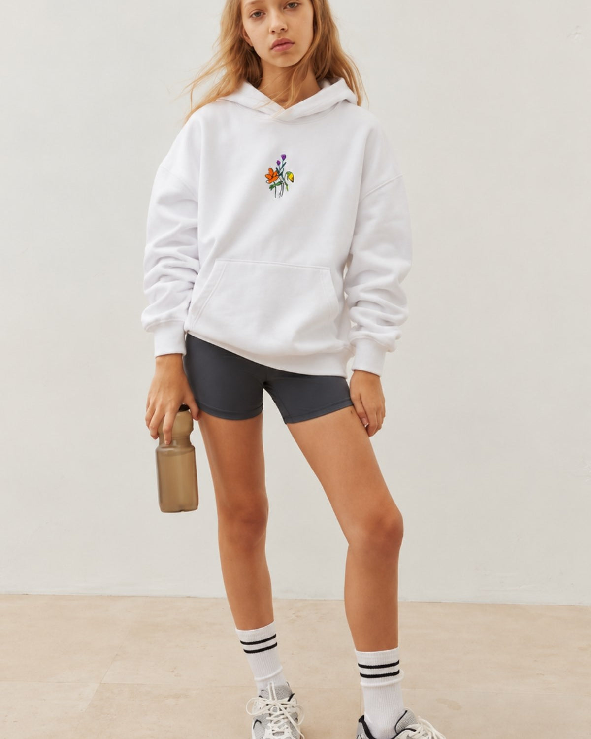 Kız Çocuk Oversize Hoodie Sweatshirt Flower Heaven Baskılı Beyaz – Kapüşonlu, Cepli, 3 İplik Polar  