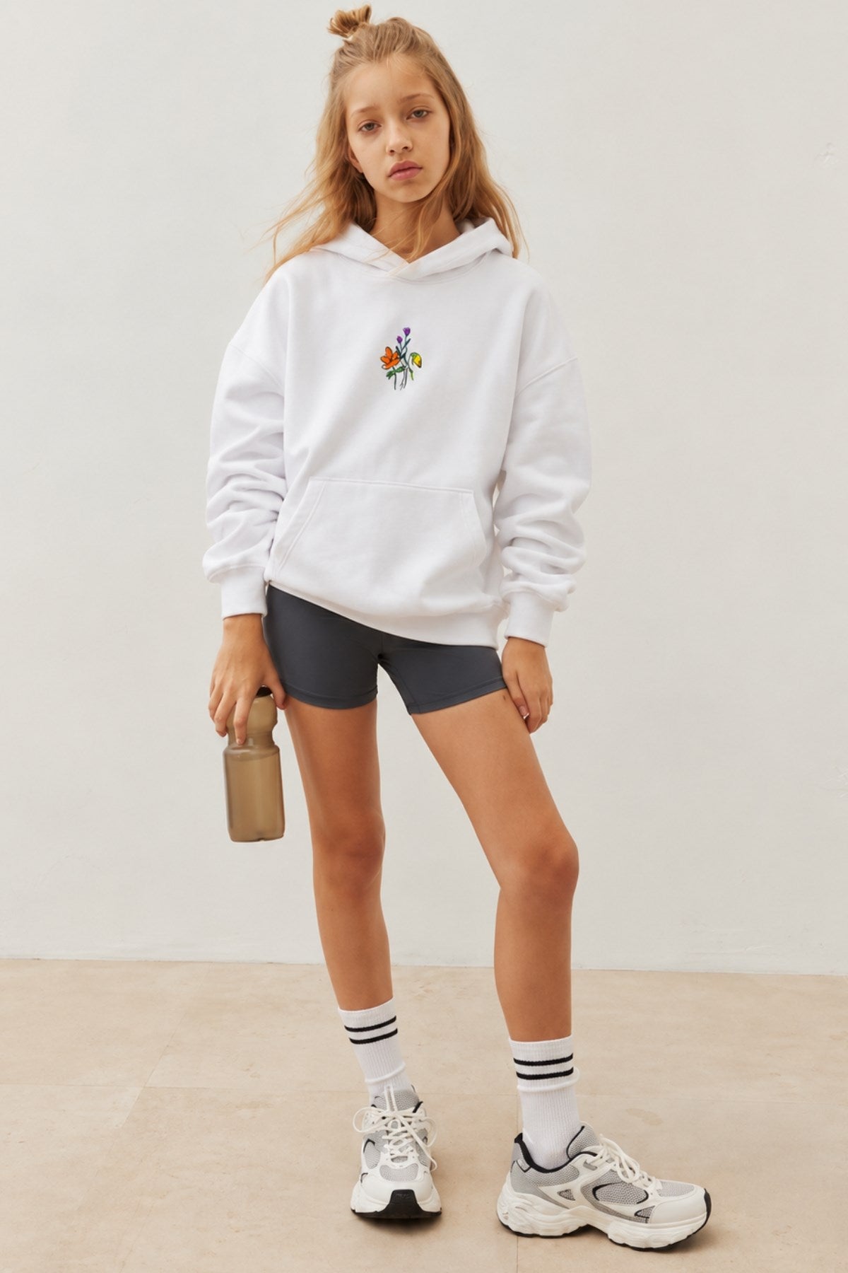 Kız Çocuk Oversize Hoodie Sweatshirt Flower Heaven Baskılı Beyaz – Kapüşonlu, Cepli, 3 İplik Polar  