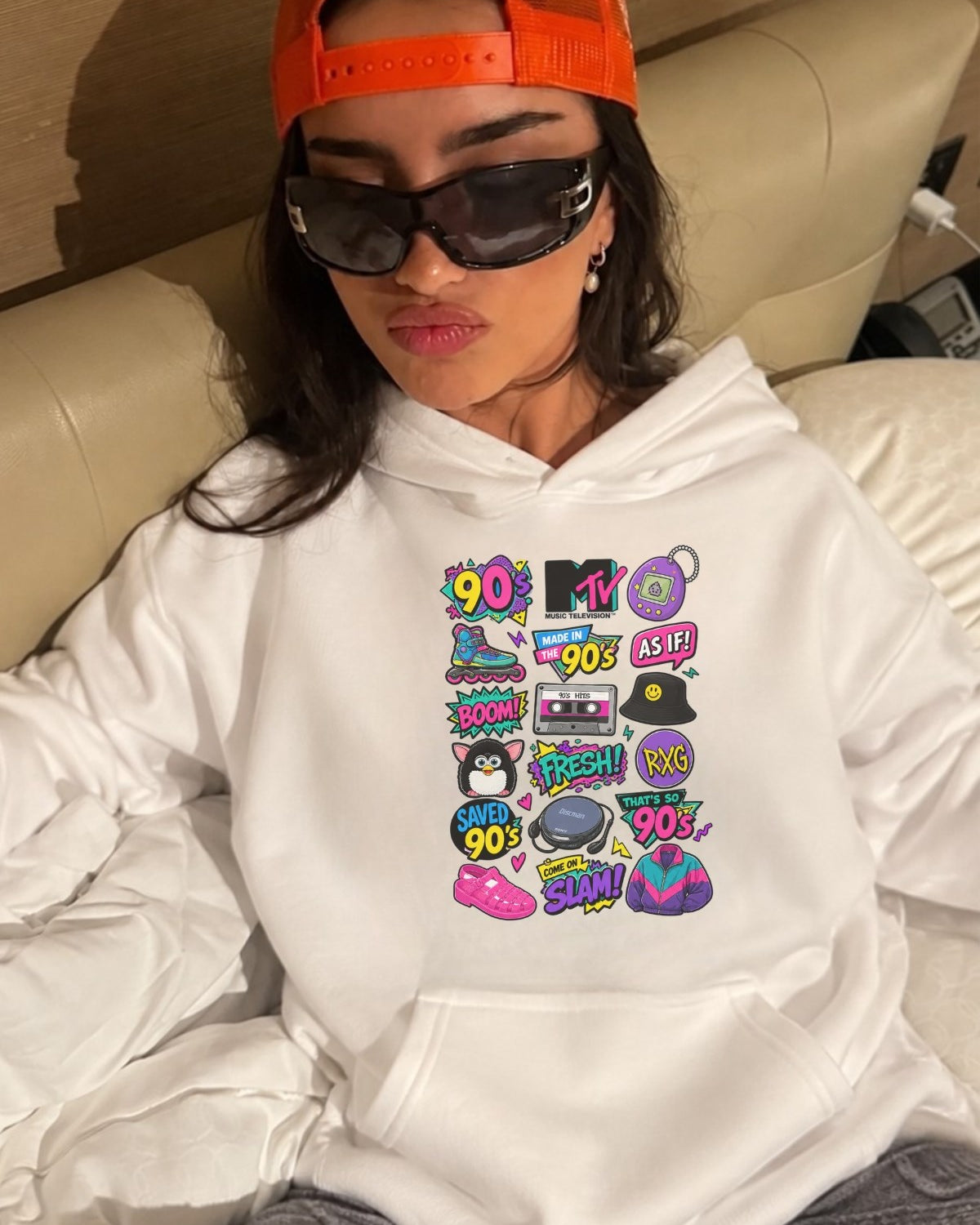 Kadın Oversize Hoodie Sweatshirt 90s Pop Patch Baskılı Beyaz – Kapüşonlu, Kanguru Cepli, 3 İplik