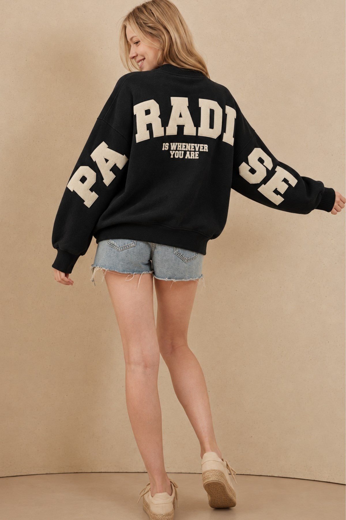 Kadın Oversize Sweatshirt Paradise Varsity Kabartma Baskılı Siyah – Bisiklet Yaka, 3 İplik Şardonlu Polar