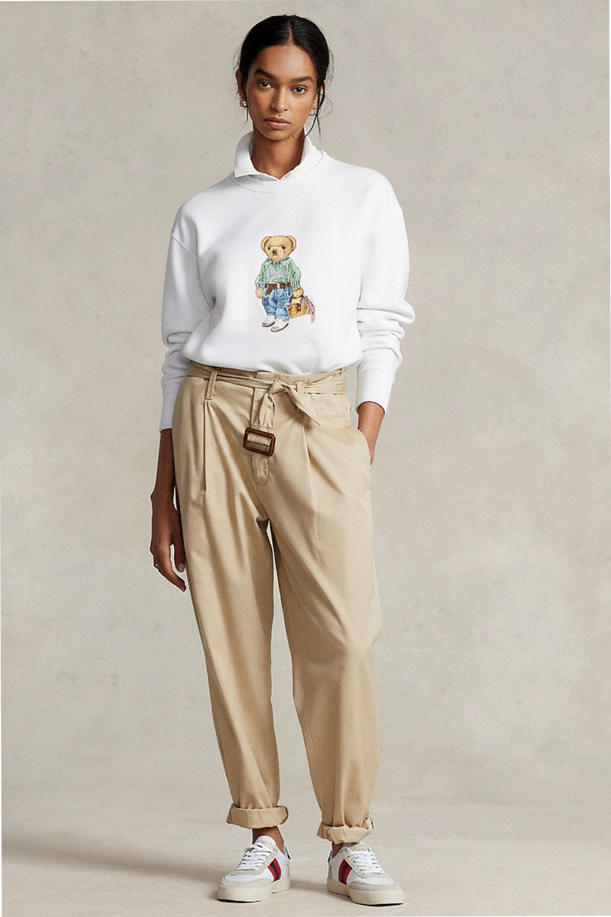 Kadın Oversize Sweatshirt Weekend Bear Baskılı Beyaz – Bisiklet Yaka, 3 İplik Şardonlu