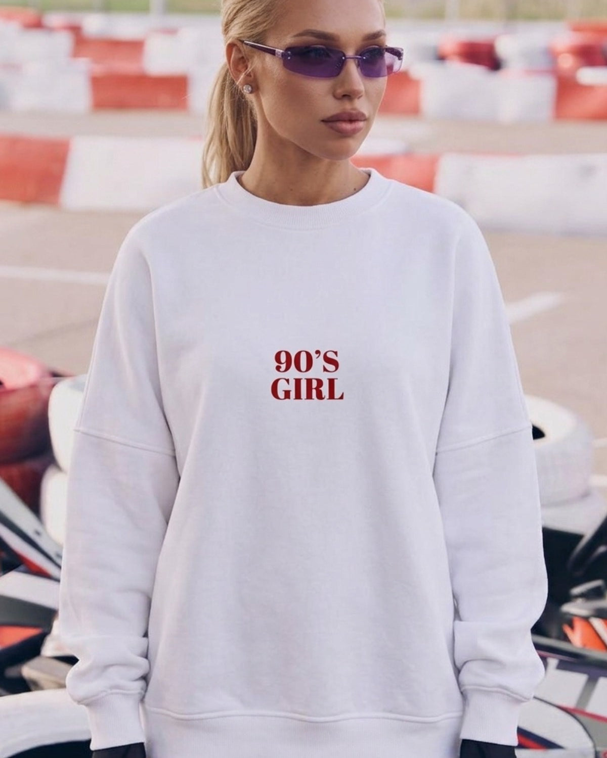 Kadın Oversize Sweatshirt 90’s Girl Baskılı Beyaz – Bisiklet Yaka, 3 İplik Şardonlu Polar