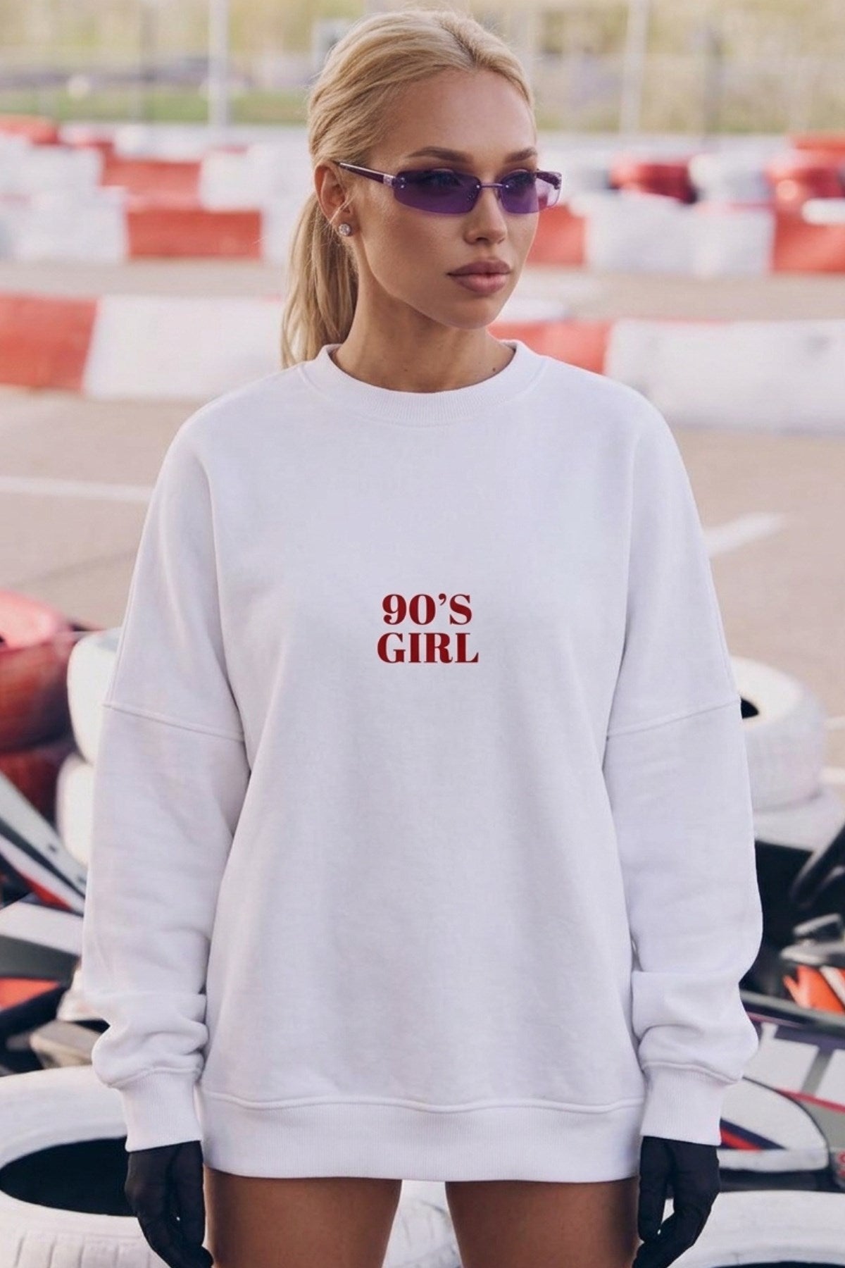 Kadın Oversize Sweatshirt 90’s Girl Baskılı Beyaz – Bisiklet Yaka, 3 İplik Şardonlu Polar