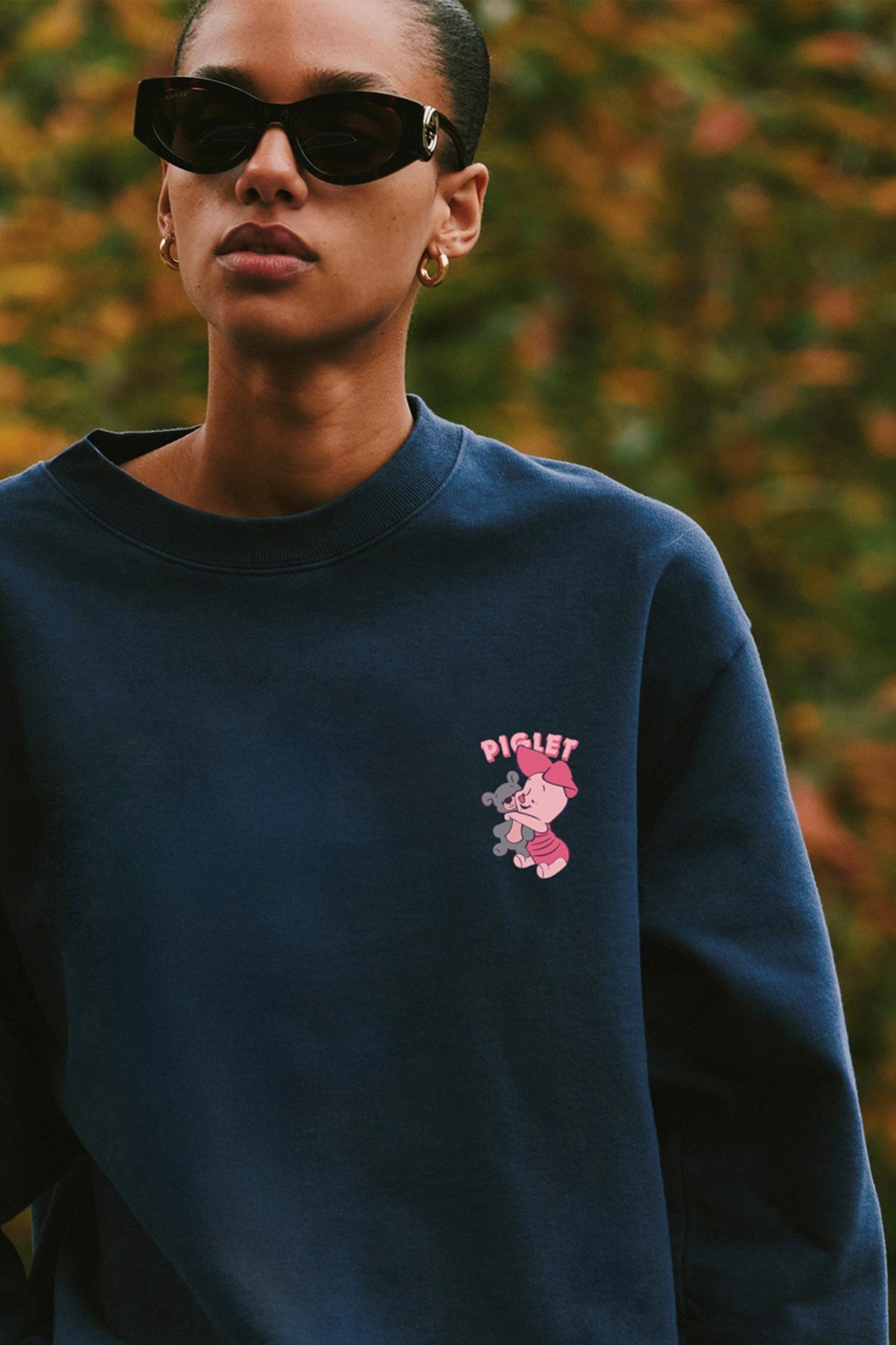 Kadın Oversize Sweatshirt Piglet Hugs Baskılı Lacivert – Bisiklet Yaka, 3 İplik Şardonlu Polar