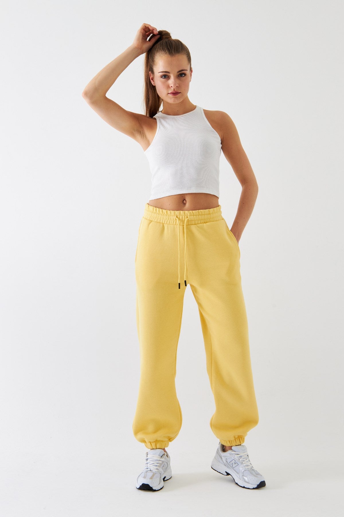 Oversize Unisex Eşofman Altı Sarı – 3 İplik Şardonlu, Paça-Bel Lastikli, Cepli, Modern Rahat Kesim