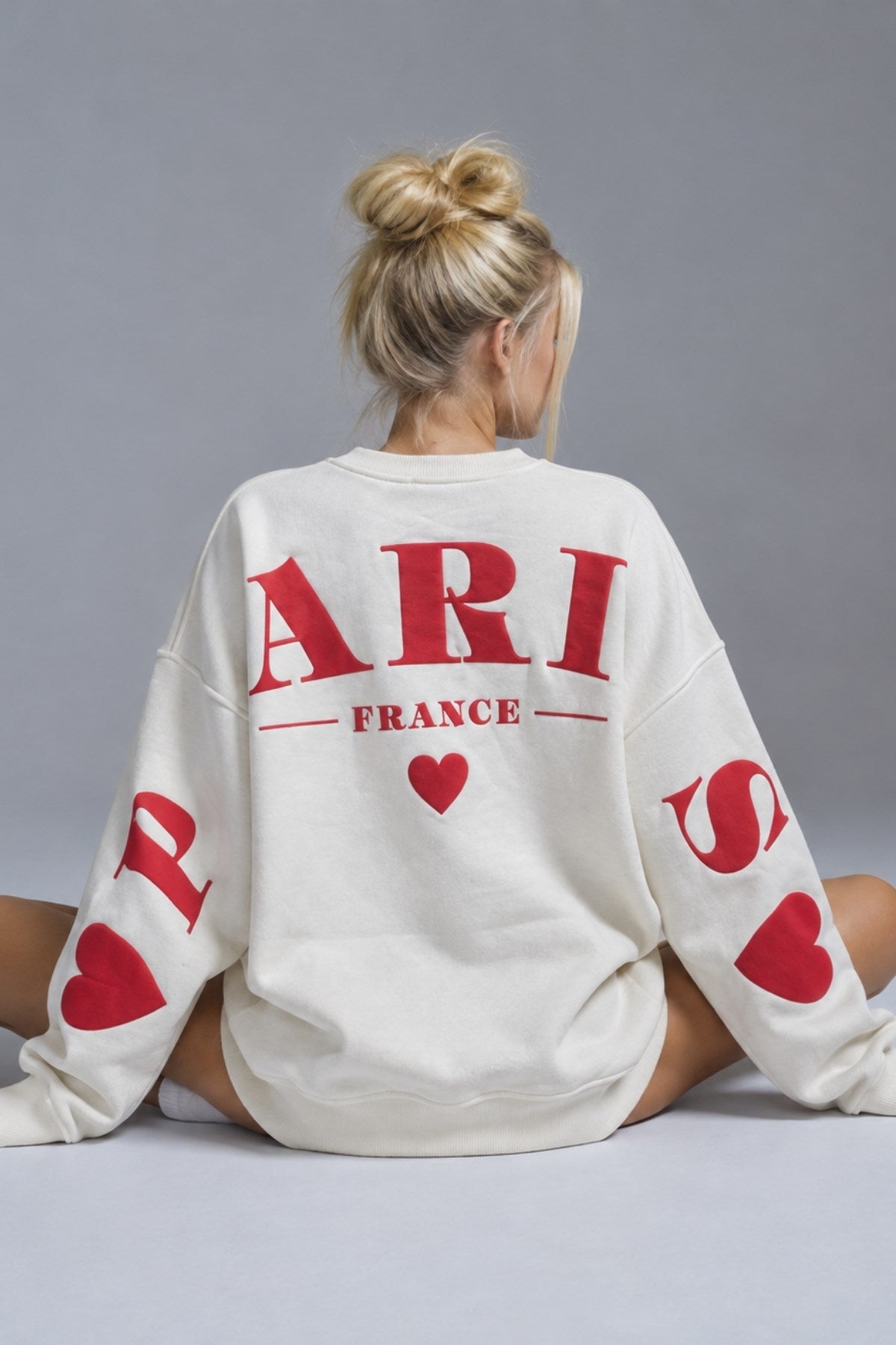 Kadın Oversize Sweatshirt Paris 3D Baskılı Beyaz – Bisiklet Yaka, Kol ve Sırt Baskılı, 3 İplik