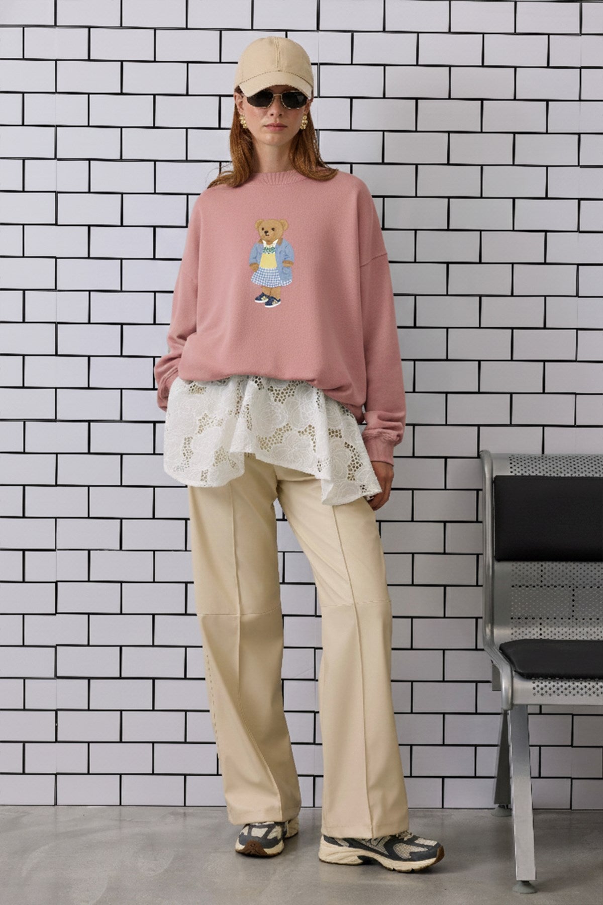 Kadın Oversize Sweatshirt Preppy Girl Bear Baskılı Pembe – Bisiklet Yaka, 3 İplik Şardonlu Polar