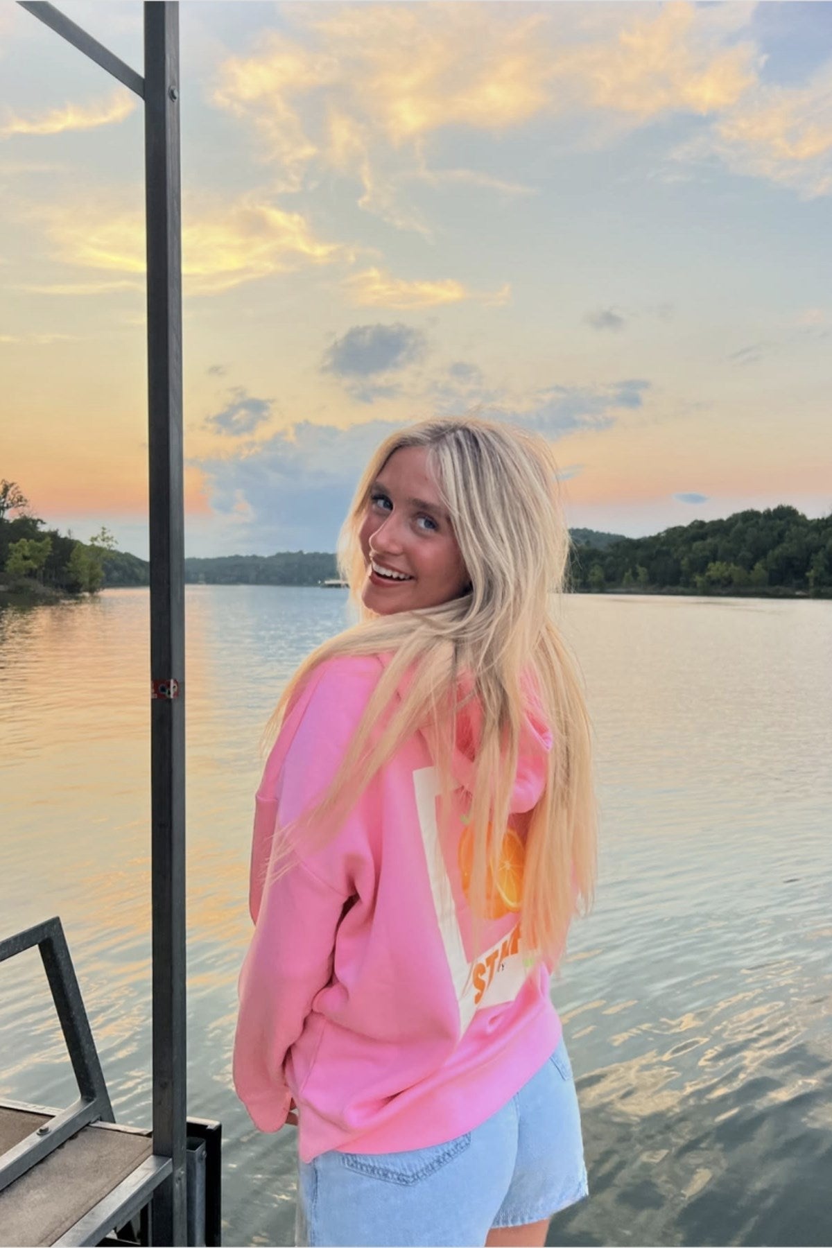 Pembe Oversize Hoodie Pembe – 3 İplik Şardonlu, Kapüşonlu Kanguru Cepli, Sırt Tam Portakal Baskı