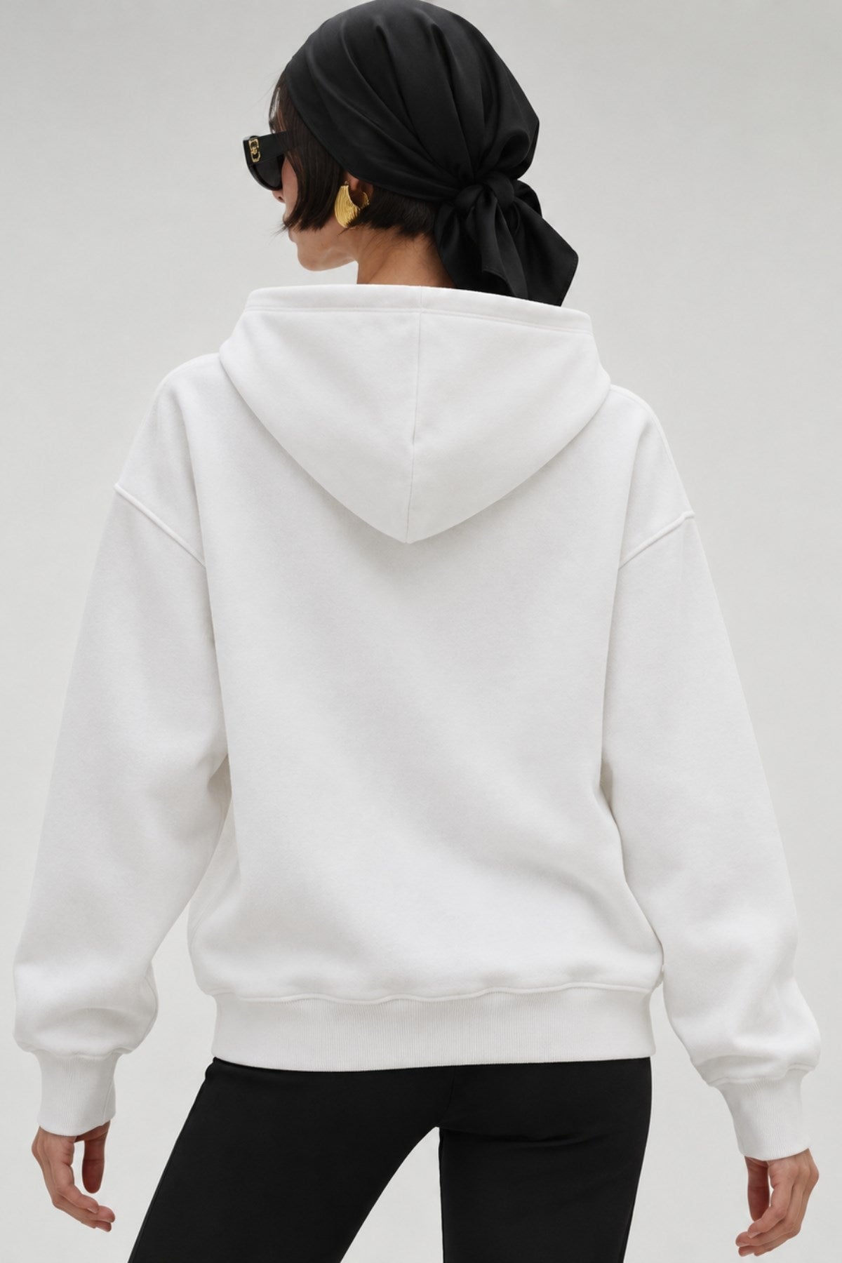 Kadın Oversize Hoodie Noir Cat Baskılı Beyaz – Kapüşonlu, Kanguru Cepli, 3 İplik Şardonlu Polar