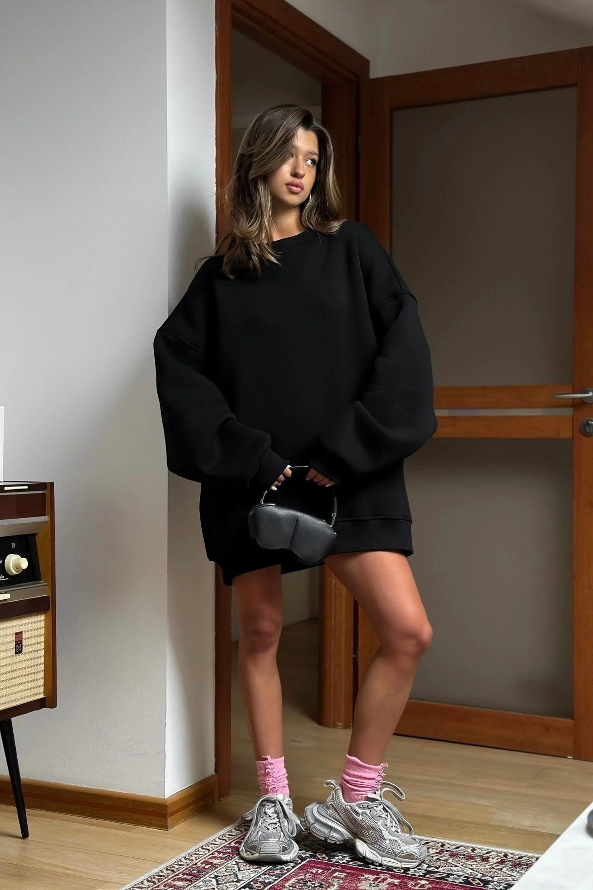 Kadın Oversize Sweatshirt Elbise Basic Siyah – Bisiklet Yaka, 3 İplik Şardonlu Polar