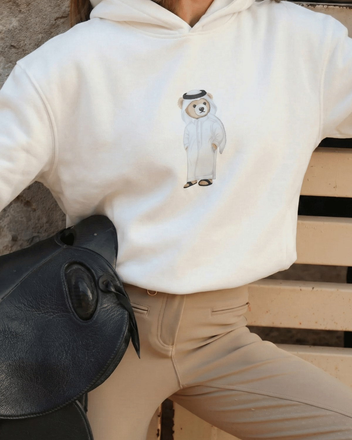 Kadın Oversize Sweatshirt Hoodie Qatari Bear White Beyaz – Kapüşonlu, 3 İplik Polar, Kanguru Cepli