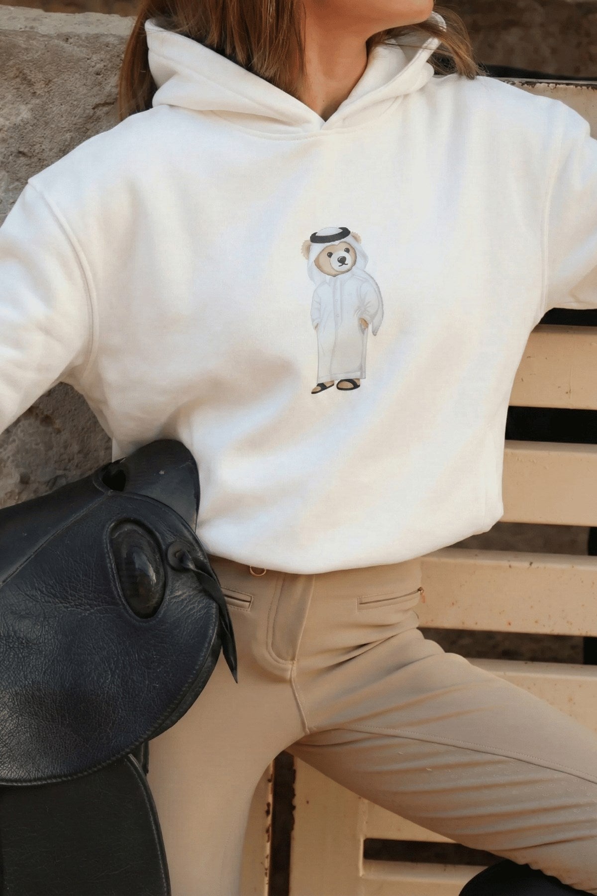 Kadın Oversize Sweatshirt Hoodie Qatari Bear White Beyaz – Kapüşonlu, 3 İplik Polar, Kanguru Cepli