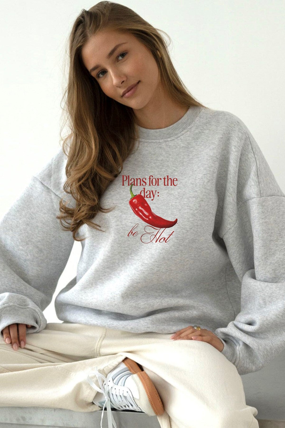 Kadın Oversize Sweatshirt Be Hot Baskılı Gri – Bisiklet Yaka, 3 İplik Şardonlu Polar