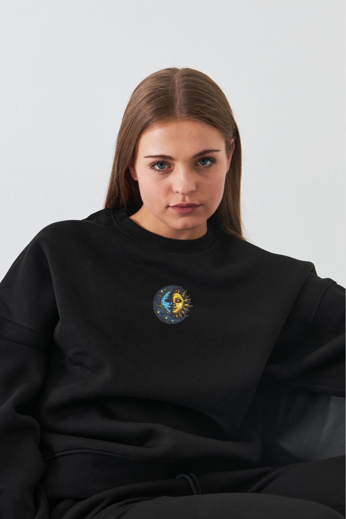 Kadın Oversize Sweatshirt Sun & Moon Baskılı Siyah – Bisiklet Yaka, 3 İplik Şardonlu Polar